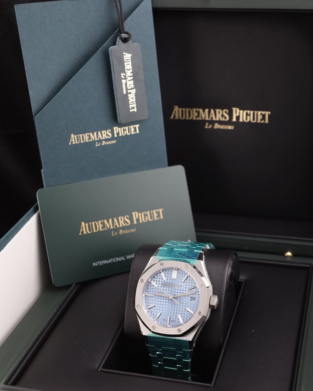 May be an image of wrist watch and text that says 'PIGUET AUDEMARS AUDEMARS Le Brasans PIGUET o AUDEMARSPIGUET UDEMARS PIGUET LhoeBraas L AUDEMARS e Brasias PIGUET Le…