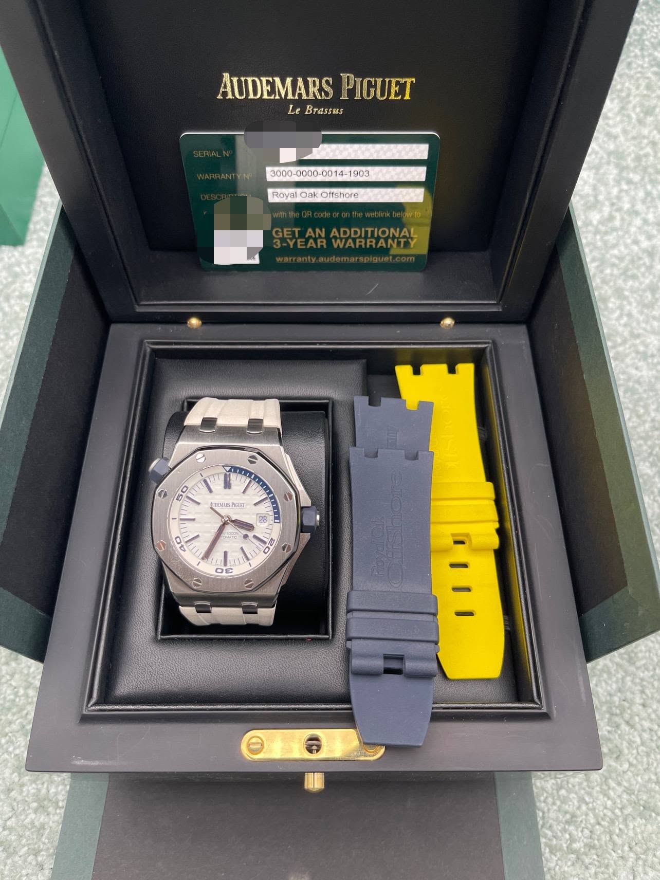 May be an image of wrist watch and text that says 'AUDEMARS AUDEMARSPIGUET PIGUET Le BrassNs Royal Oak Offshore WID ETANADDITIONAL DDITIONAL 3-YEARWARRANTY WARRANTY 二 M 9 5 พน →…