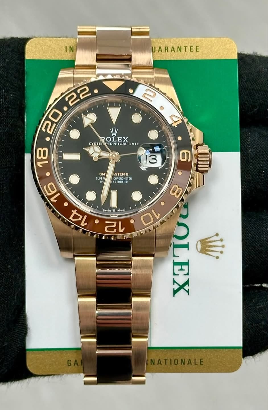 May be an image of wrist watch and text that says 'IN UARANTEE M ROLEX OYSTERNCERFETUALDATE ROL EX OYSTER PERPE TUAL DATE 18 13 GM GMU SUPERI DEF 6 STERU Ⅱ CHOONOHETE CHRONOMETER…