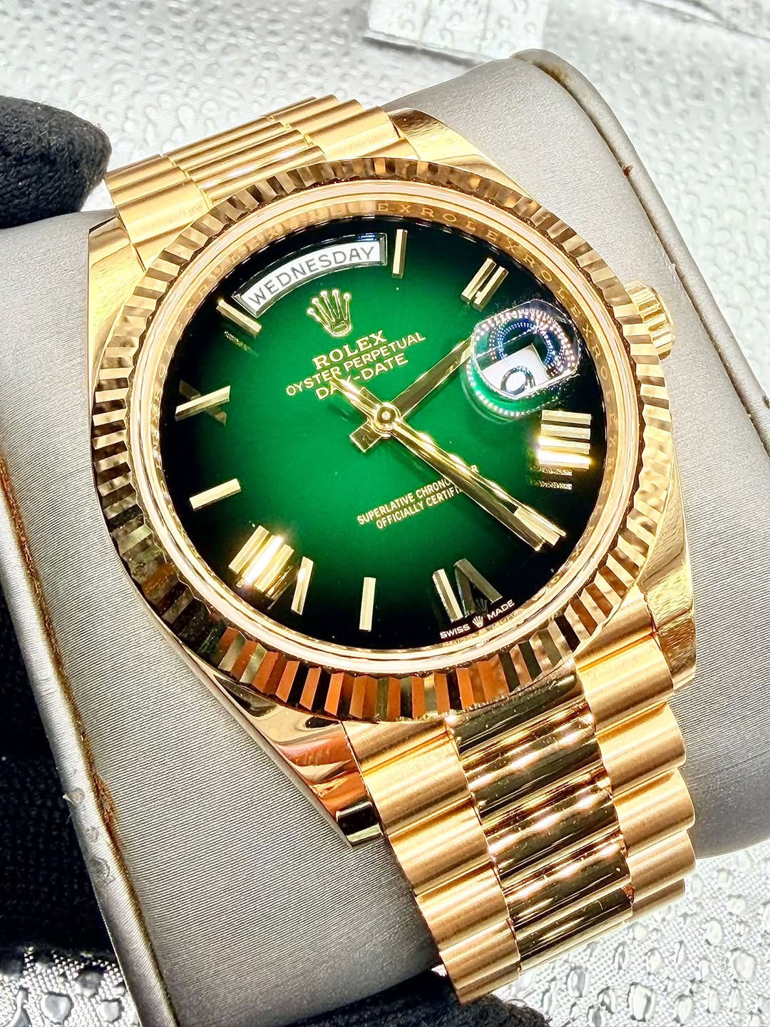 May be an image of wrist watch and text that says 'WEDNESDAY WEDNESDAI/ ESDAY I MtSoN SERPERPETUA ROLEPETUAL ROLEX DRERPE PERPETUAL OYSTERPERPETUAL ERPET DATE OYSTER DAY RPERPE OY…