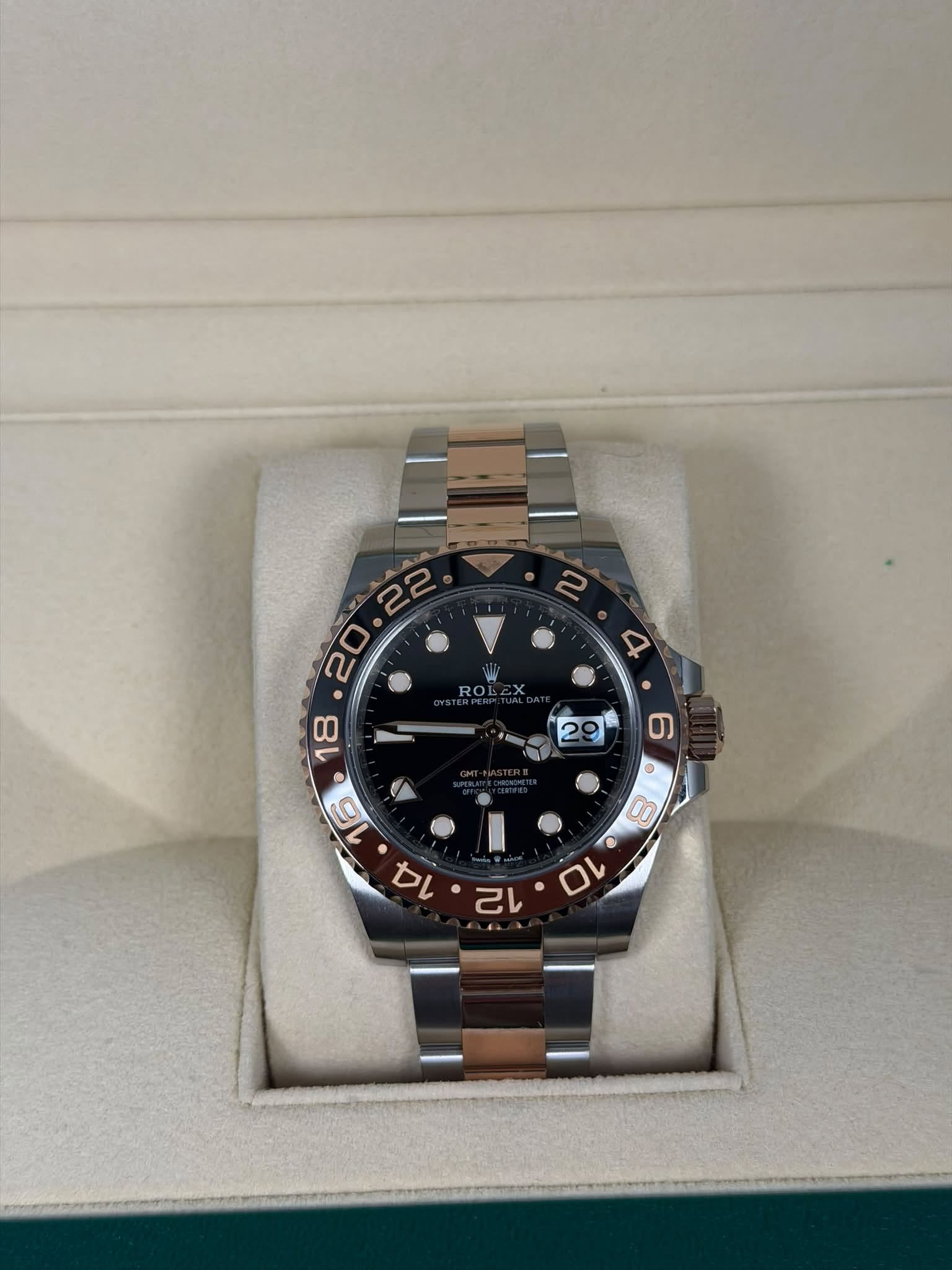 May be an image of wrist watch and text that says '= 2 20 18 N ROL ا 會 6 な・い 10 カ ב'