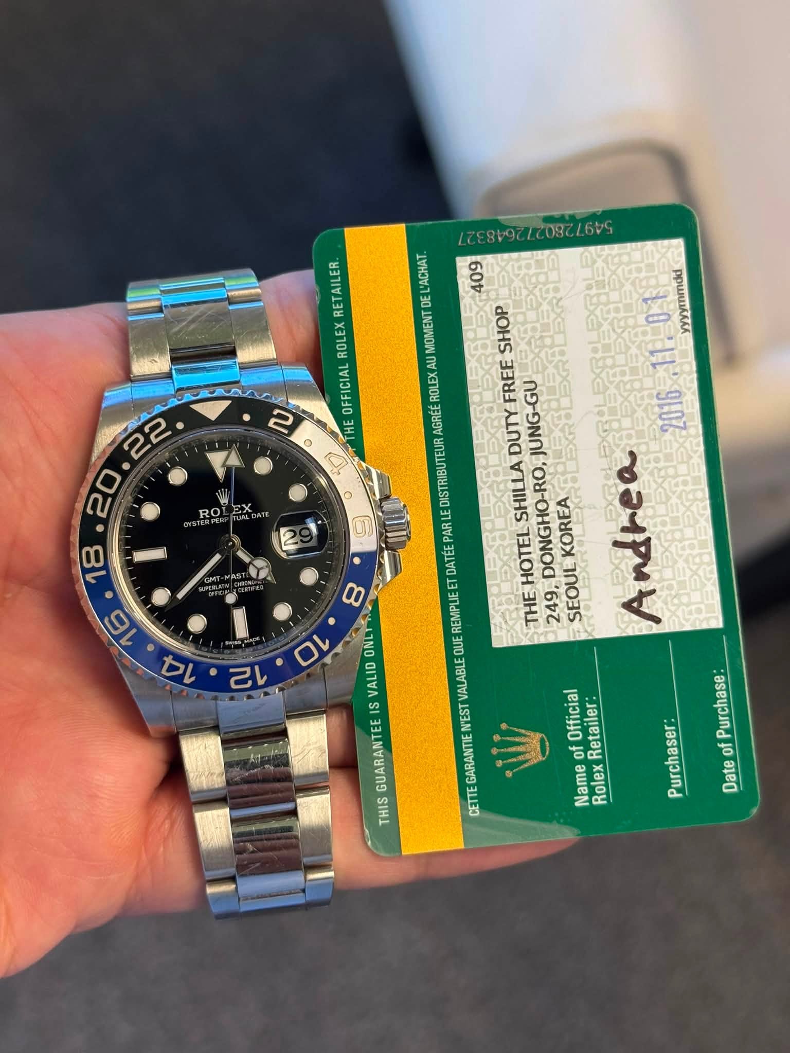 May be an image of wrist watch and text that says 'L'ACHAT MOMENT AU RETAILER. ROLEX OFFICIAL THE ١ ቤ 22 20 18 ROL 2 S5855655 409 SHOP FREE .11:018 DUTYFREE DUTY JUNG-GU 2016…