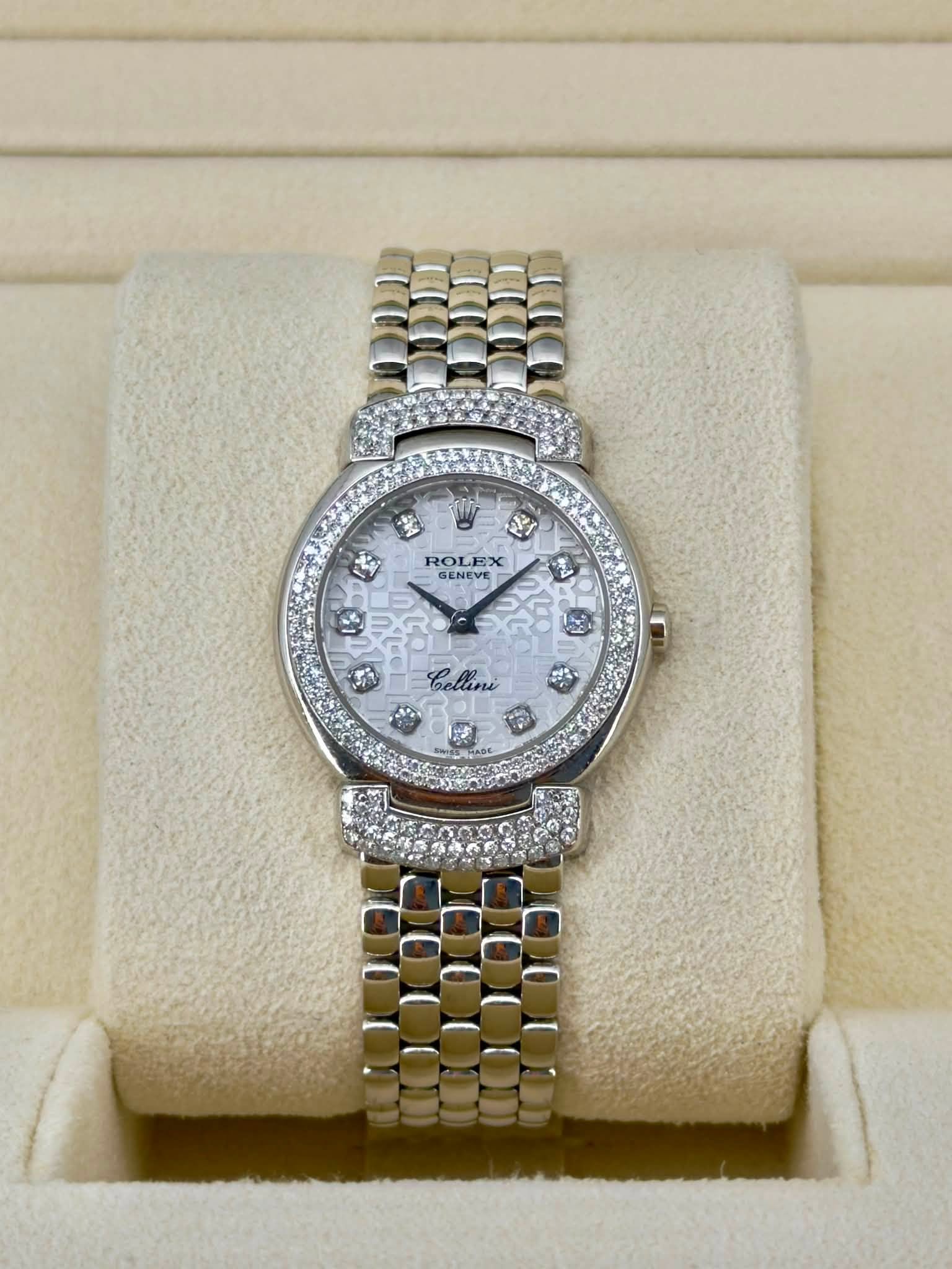 May be an image of wrist watch and text that says 'ROLEX EX GENEVE 기 强 أويا وا 놀 RE eluni နှ်'