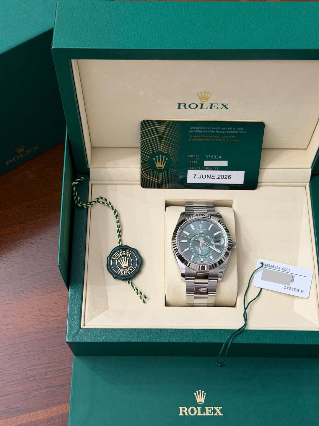 May be an image of wrist watch and text that says 'VI ROLEX 7.JUNE. H4A ¥量 元 1. ".% 1 ROLEX OENEN ENY Iン M338934- M336934- OYSTERM M ROLEX'
