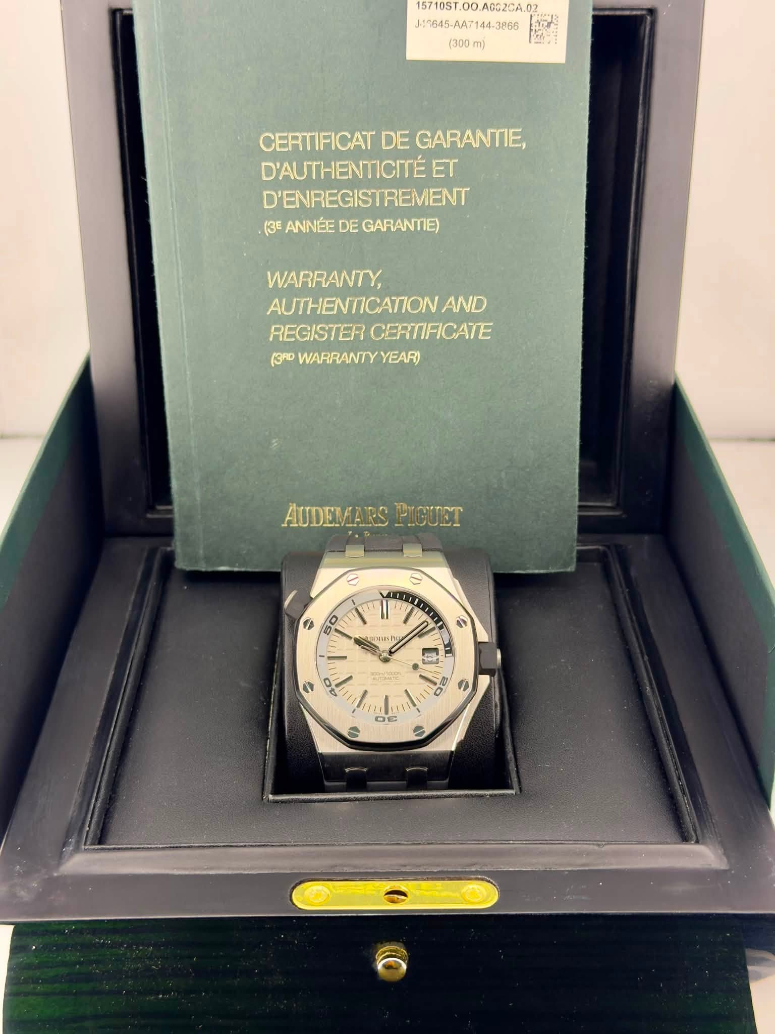May be an image of wrist watch and text that says '15710ST. 157105T.00.A0G2CA.0 002 .A0G2CA J19645-AA7144-3868 小 (300 CERTIFICAT DE GARANTIE, D'AUTHENTICITÉE ET D'ENREGISTREMENT…