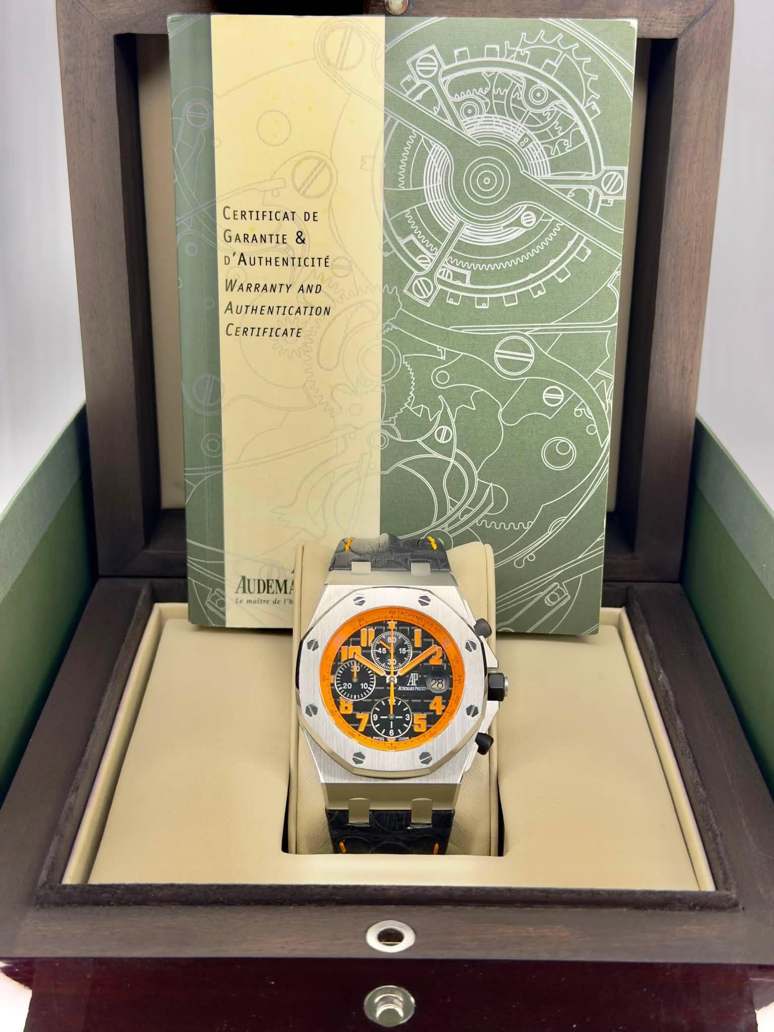 May be an image of wrist watch and text that says 'እልበሰዲያ CERTIFICAT DE GARANTIE UwN WARRANTY WARRANTYAND AND AUTHENTICATION CERTIFICATE л AUDEMA emaitred EN S 09 B0 P 代 D ဦိ 01 AP…