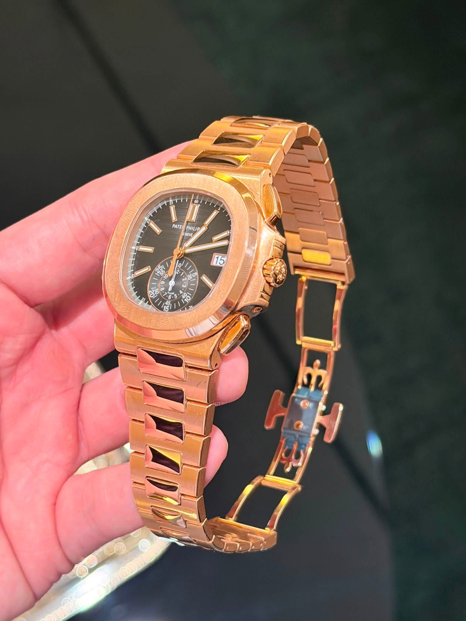 May be an image of wrist watch and text that says 'ف PATTE lg WILP 15 福 10'