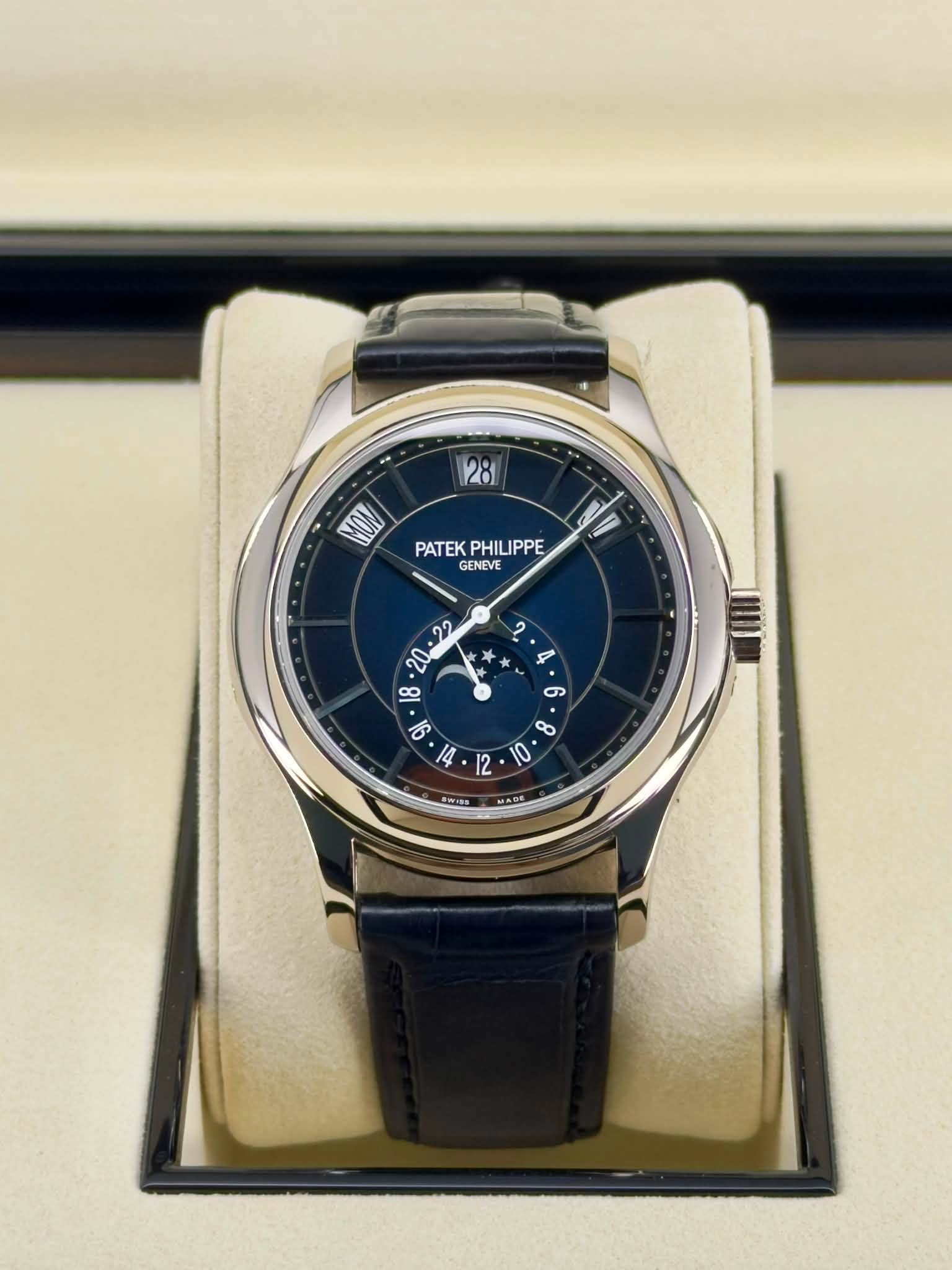May be an image of wrist watch and text that says '28 ባ PATEK PATEKPHILIPPE PHIL PHILIPPE GENEVE * R O 温WsE M AK อล'