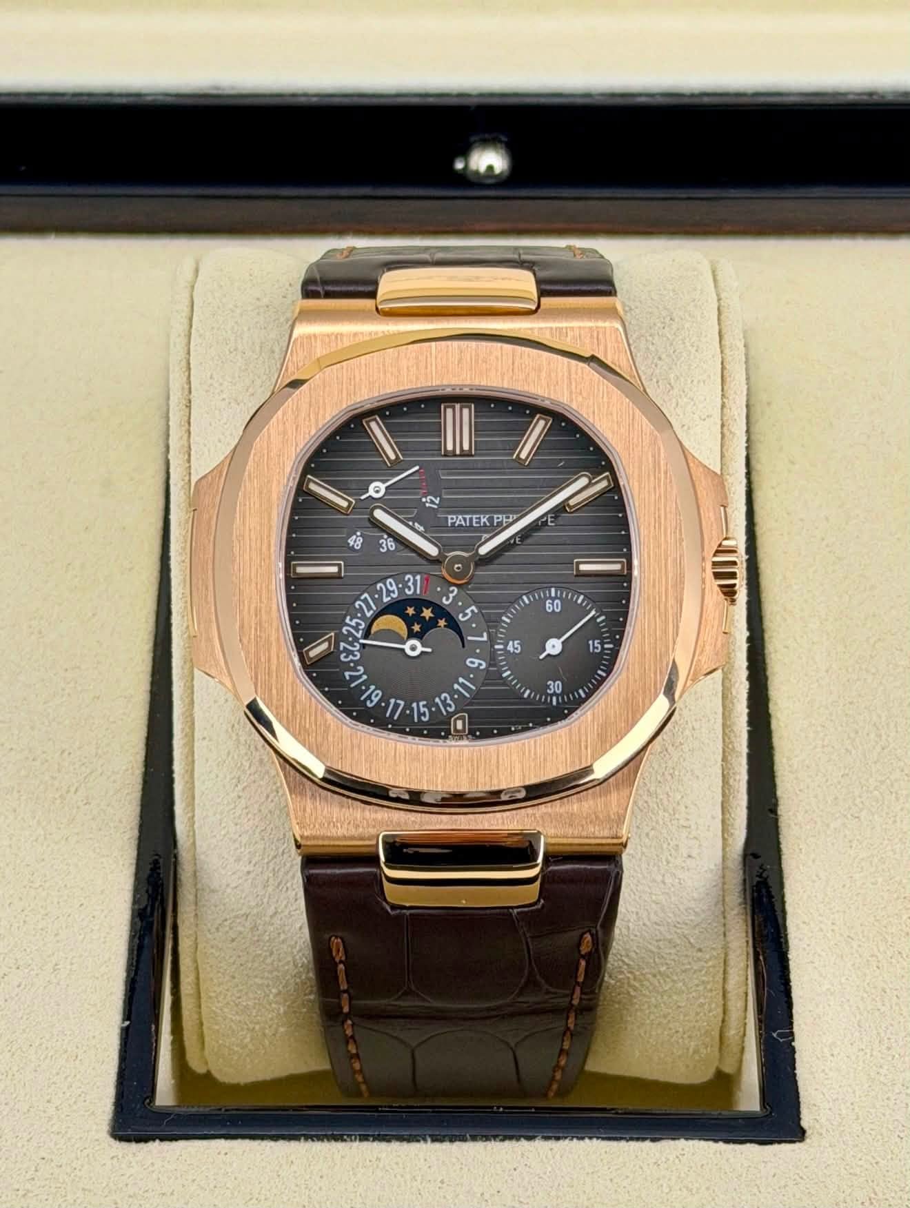 May be an image of wrist watch and text that says 'o 12 PATEK Pp ی En N 60 45 ٥ 15: 30 HI 17-15-'