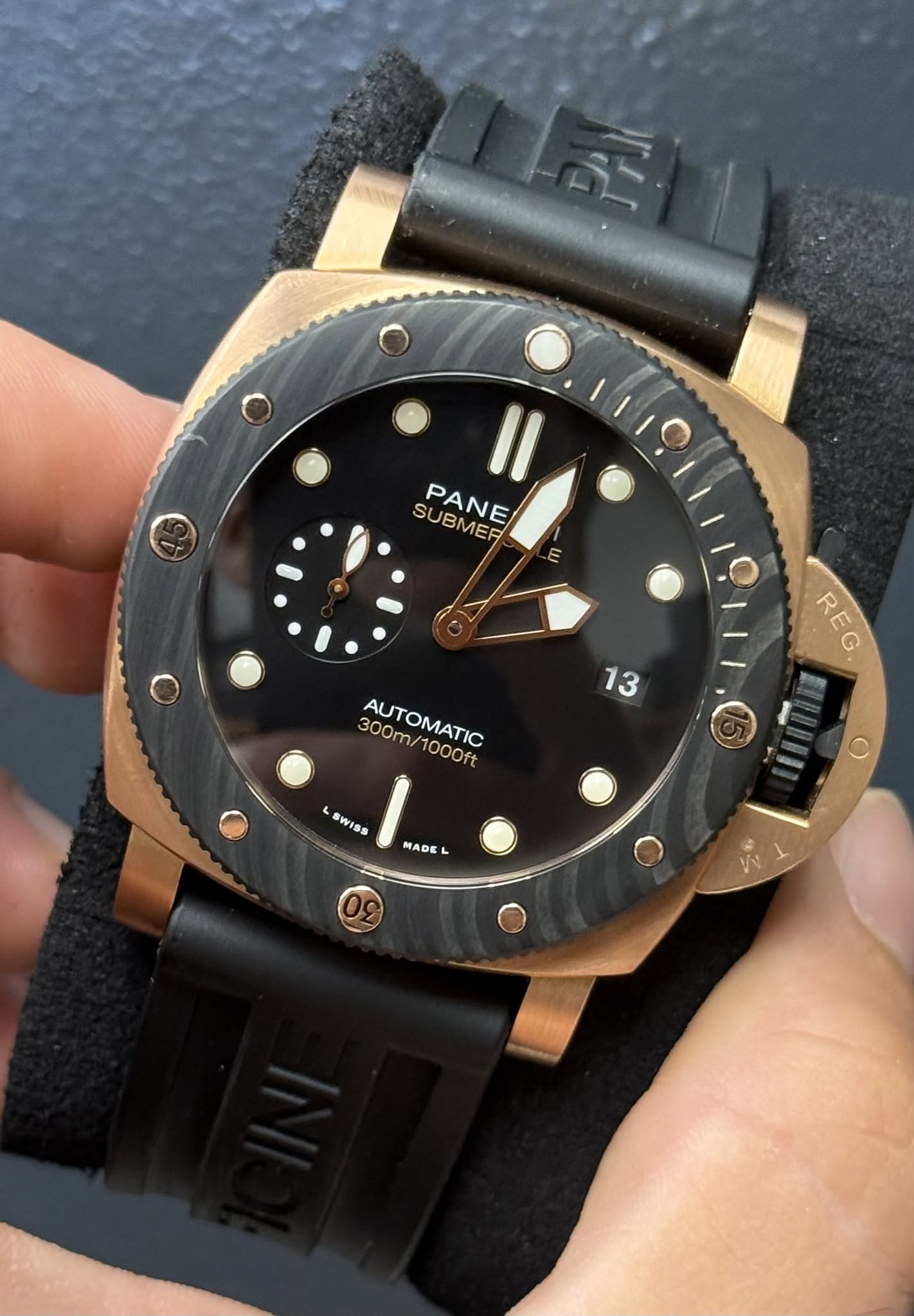 May be an image of wrist watch and text that says 'SUBMER PANE SUBMER PANE = RE REG. R 13 300m/1000ft 0OOft AUTOMATIC LS SWISS 155 MADE L'