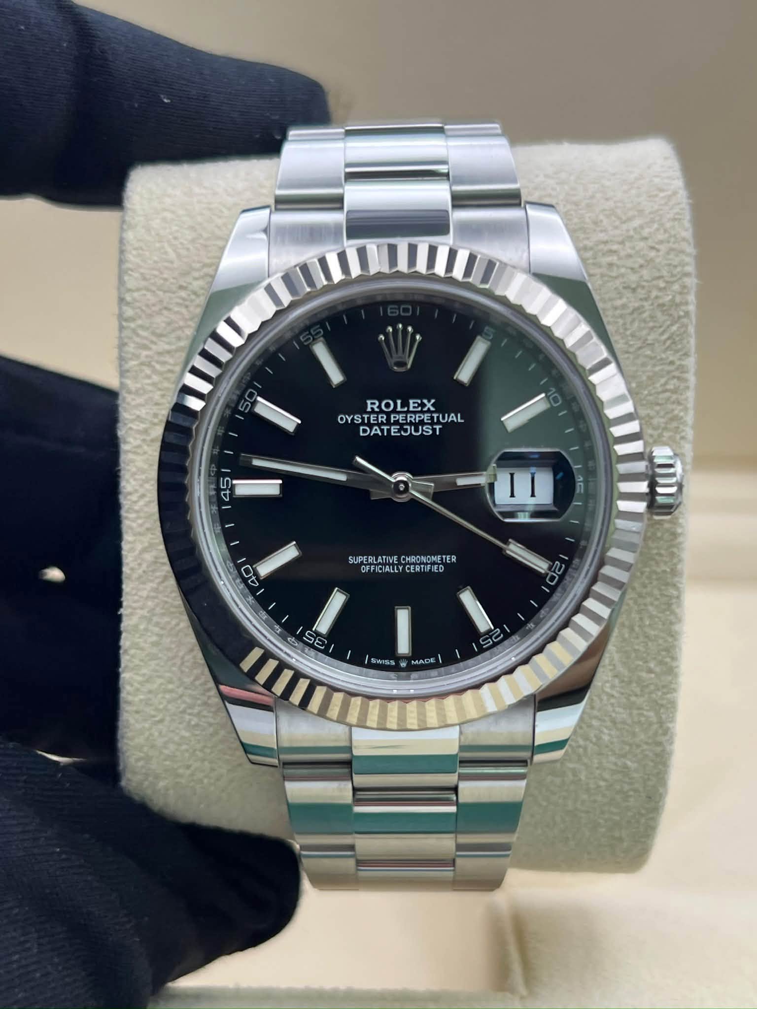 May be an image of wrist watch and text that says 'ROLEX EX OYSTER ERPERPETU TUAL DATEJUST 45 A5 II TM 40 SUPERLATIN SUPERLATIVECHRONOMETER OFFICIALLY OFFICIALLYCERTIFIED…