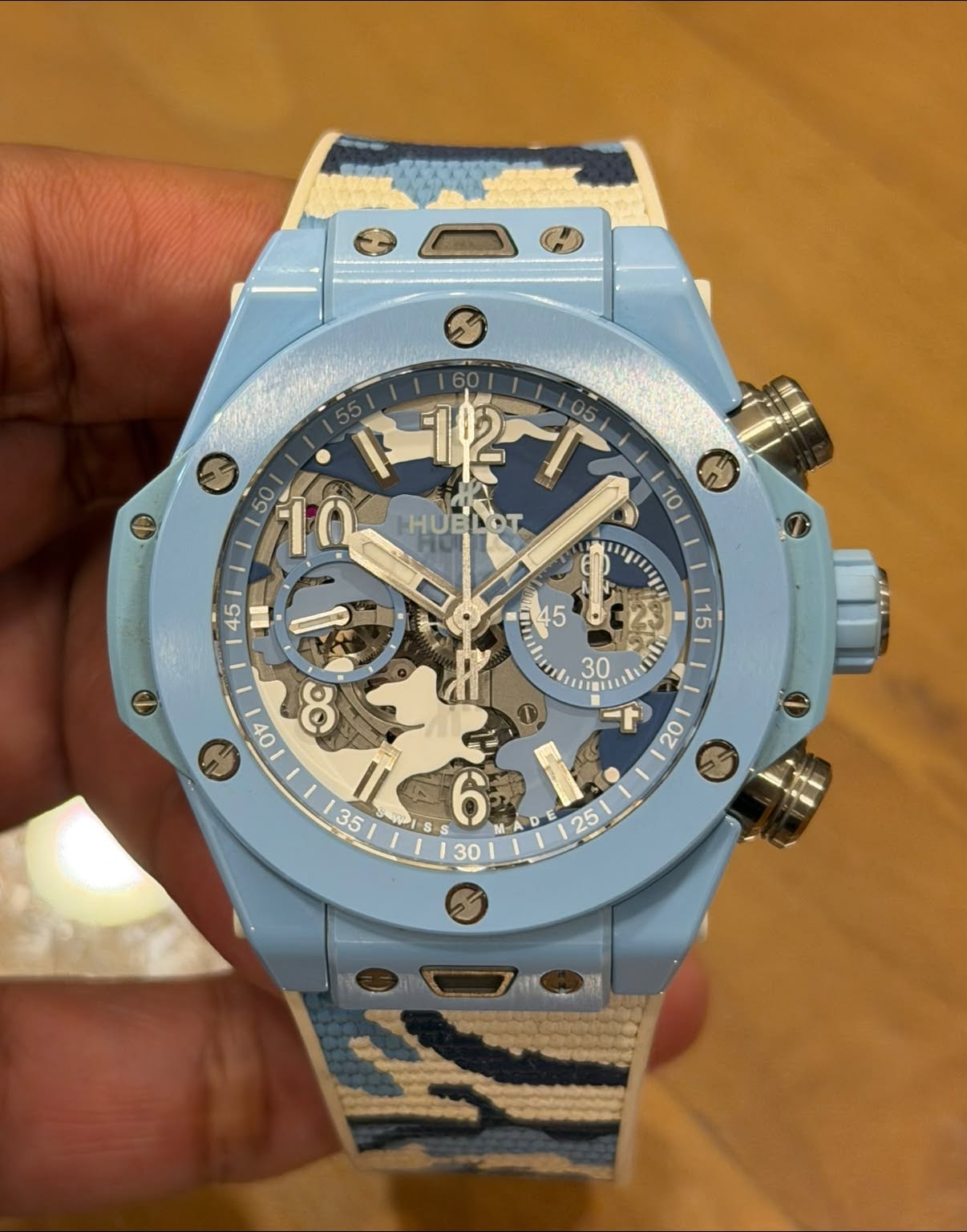 May be an image of wrist watch and text that says '50 10 HU HUELOT 10 45 U NH 5 15 E 30 FIBIL F 20 ၁၄ 44 I ဟ 30 5 cu Pe ١ I ON 6 30 a DE CU'
