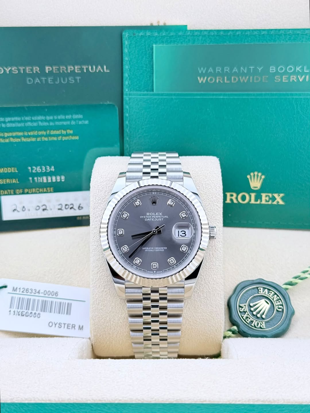 May be an image of wrist watch and text that says 'YSTER PERPETUAL DATEJUST WARRANTY WORLDWIDE SERVI egarante valshle อ relle detbiilan ulficie Rolen ilesa datedby the me…