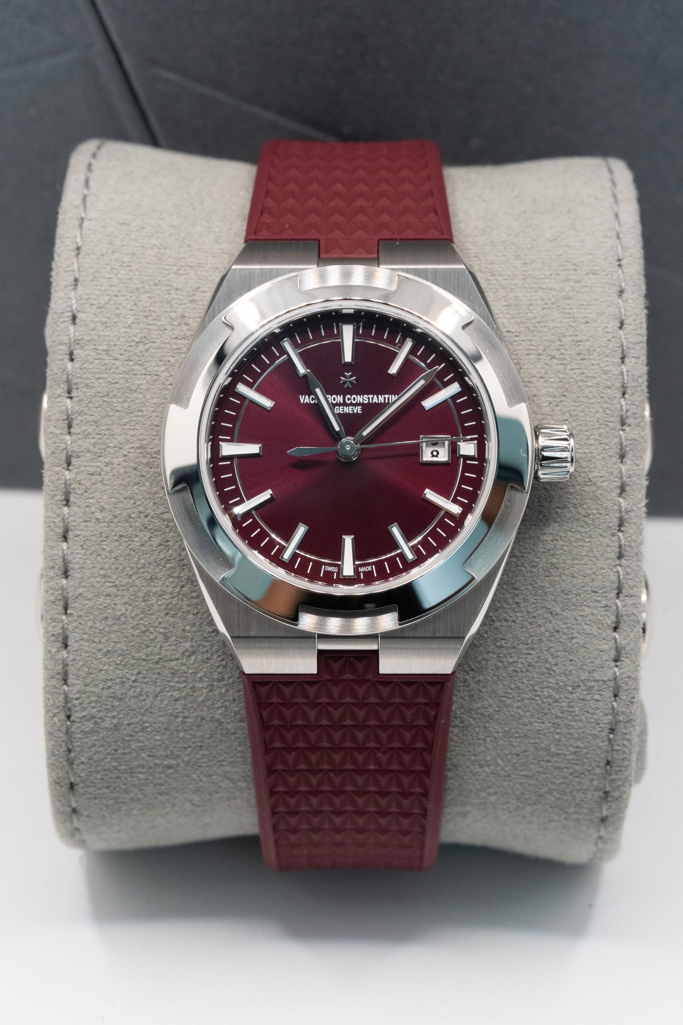 May be an image of wrist watch and text that says 'ر ሥ ١ I I VAC RONO ONSTANTIM ENEVE I' "ין IE z1 8 Q MNO'