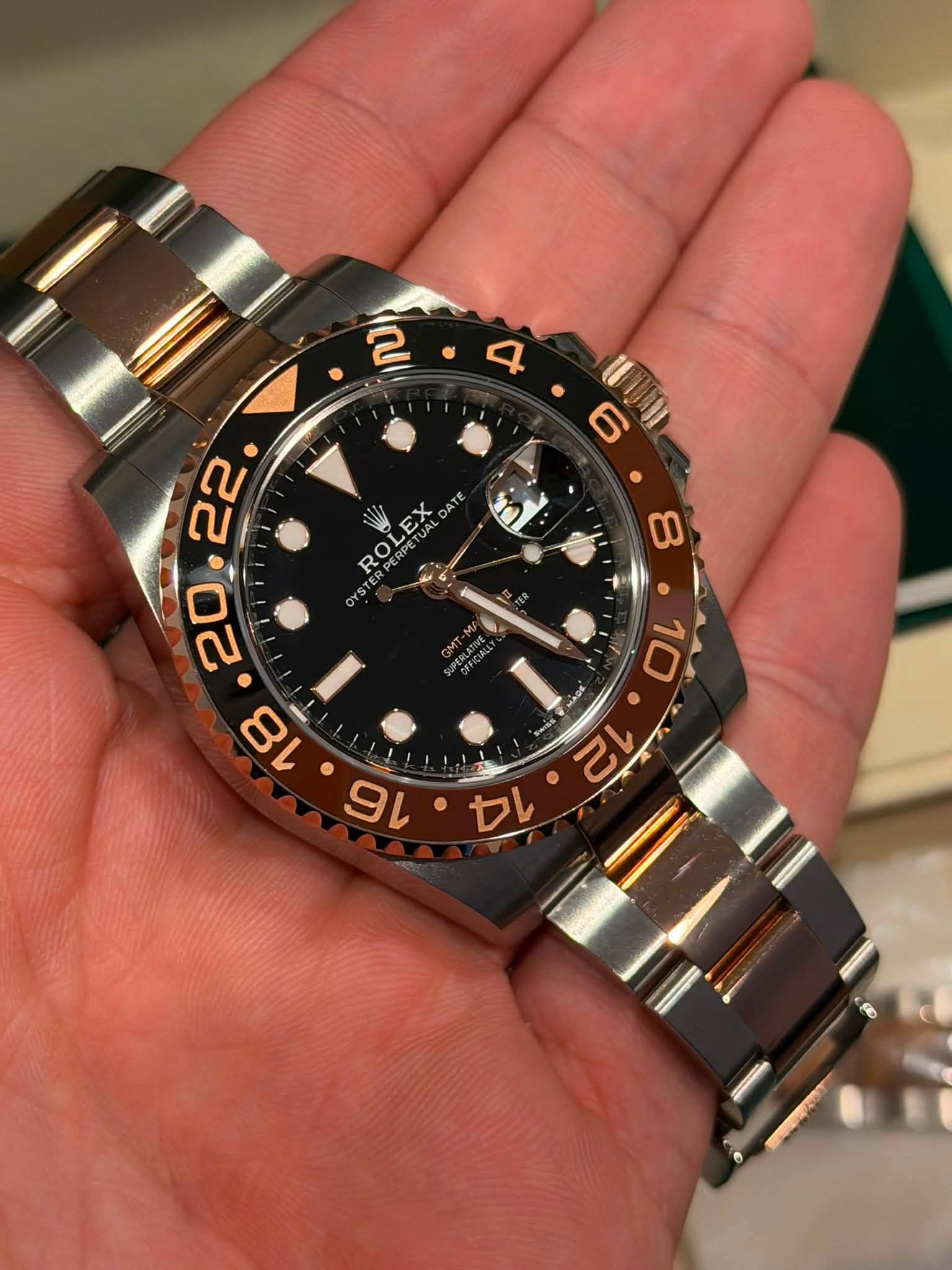 May be an image of wrist watch and text that says 'TO ROLEXO اهنه マ 16 こ 14 1'