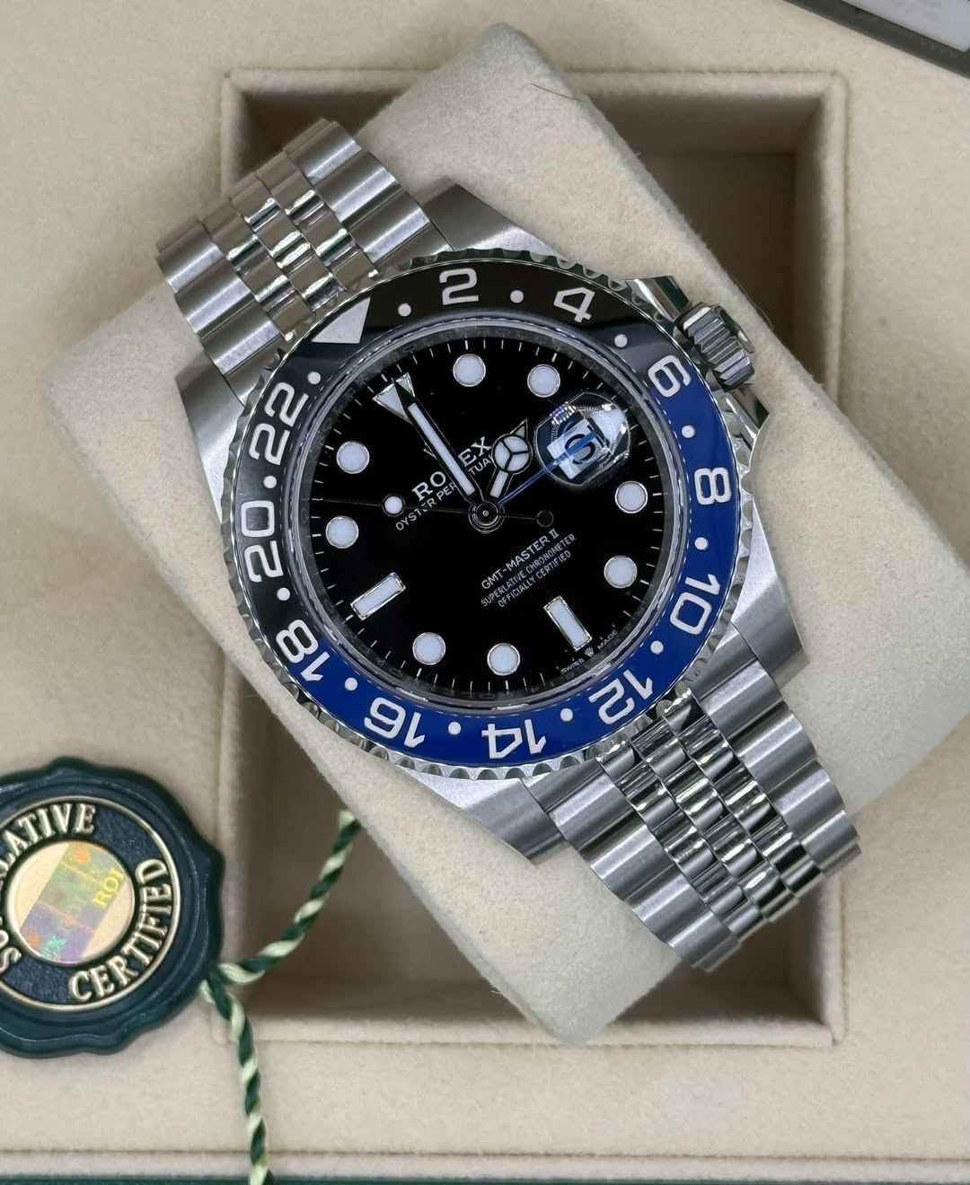 May be an image of wrist watch and text that says '2 4 00 6 EX RO O OYS 8 OMT -MASTER MASTER ا 2 10 ATIVE CERTEFE ROI CER RTIFIED TIFIED'