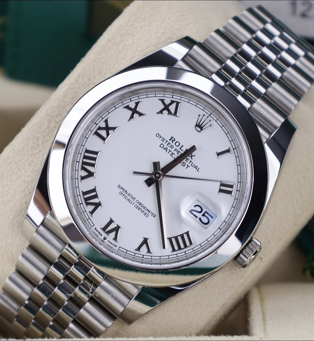 May be an image of wrist watch and text that says 'X XI I WI OYS ዘለ DATE OYSTERPE ROL ST STUAL ETUAL ΠΑ DENLATIS SUPERLATIVE SUPERIA OFFNTIVE FFICIALLY PERLATIVE HALLY CHRONOMETE…