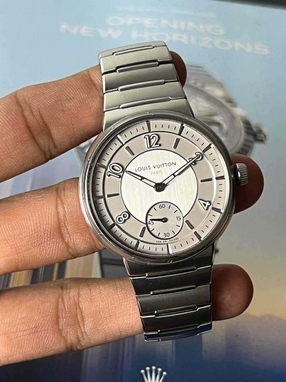 May be an image of wrist watch and text that says '12 LOUIS VUITTON PARIS P D TTTI 10 T 60 8 45 x 15 30 FAR E N พ 2UISS4'