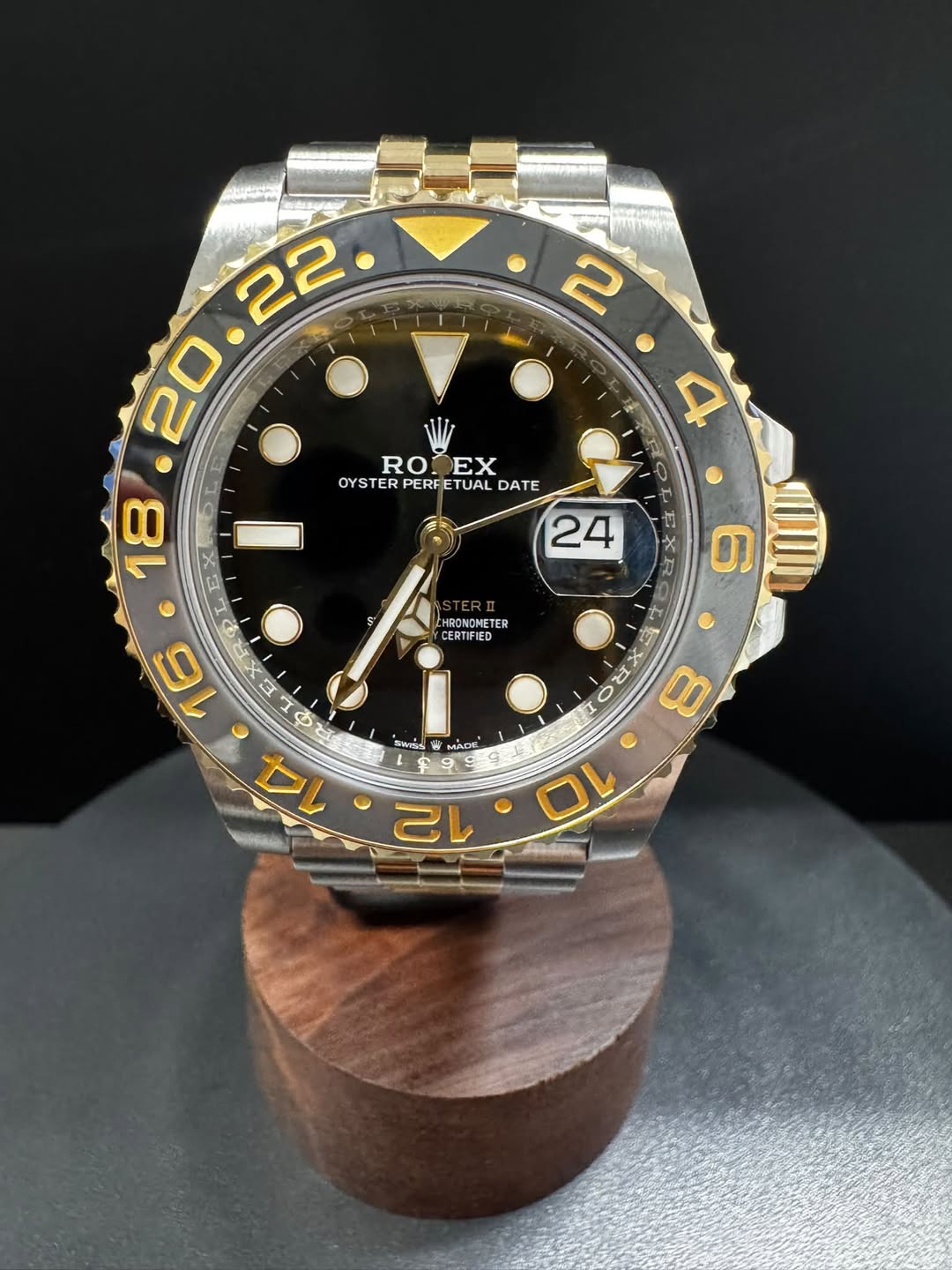 May be an image of wrist watch and text that says ' RO: RO.EX EX OYST OYSTER EP PERF ETUAL DATE 4 24 5 HRONONETER TER CERTIF CERTIFIED CERTFIED 6 E รด MADE 16 14 T R 8 9 12'