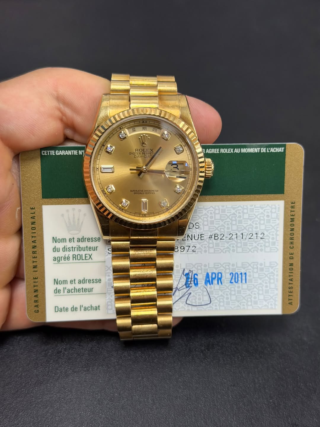 May be an image of wrist watch and text that says 'MA CETTE GARANTIE N' AGREE ROLEX MOMENT BAGREEROLEKAUMOMENTDELAGNAT DE L'ACHAT G4 U Nom adr resse du distributeur agréé ROLEX DS…