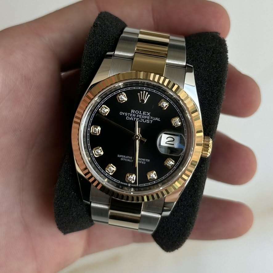 May be an image of wrist watch and text that says 'OYST ERDERX ROLEX DATE TERPERPET OYSTARPPETUAL JUS JUST PETUAL TUAL ርርብ 2 লে 2'