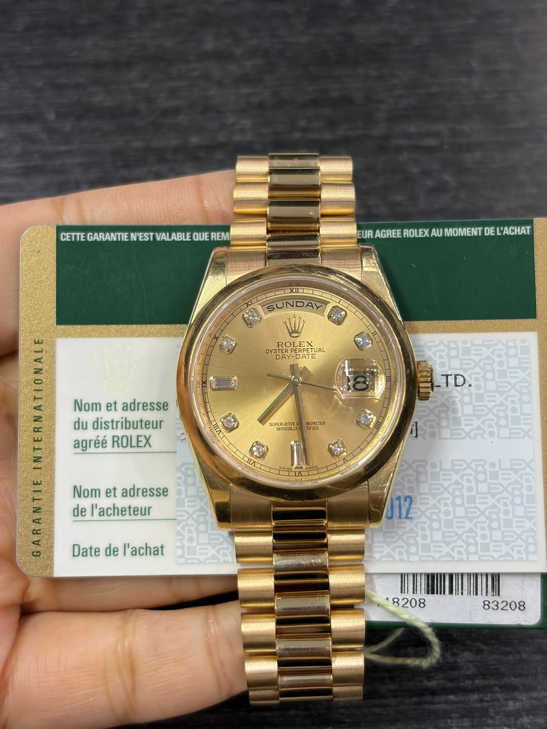 May be an image of wrist watch and text that says 'CETTE GARANTIE N'EST VALABLE QUE CETEGARANTENESTVALABILEQUEREN REM EURAGEEROLEXAUMOMENTDELACHAT EUR AGREE ROLEX AU MOMENT DE…
