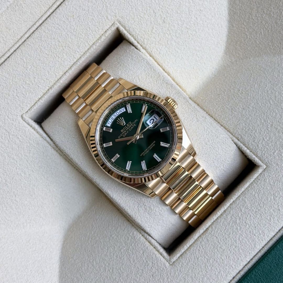 May be an image of wrist watch and text that says 'TInO uun TUESDAY C 9 i I C'