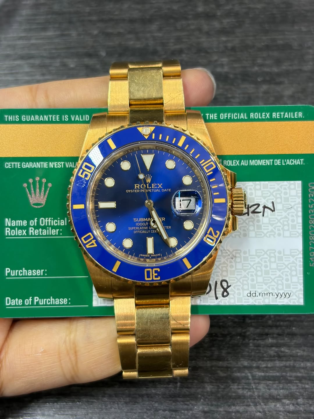 May be an image of wrist watch and text that says 'THIS GUARANTEE THISGUARANTEEISVALID IS VALID THE OFFICIAL ROLEX THEOFFICIALROLEXRETAILER. RETAILER. CETTE GARANTIE N'EST VAL…
