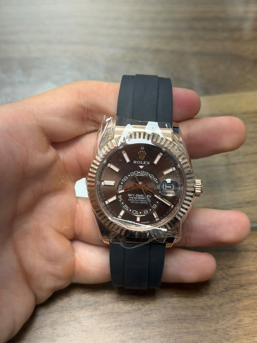 May be an image of wrist watch and text that says 'ROLEX 20.2c •24 18 16 ต O SKY DWEL ی SK SKY-DWEL EF ة 2レ OL ي 등 HIIU の 0'