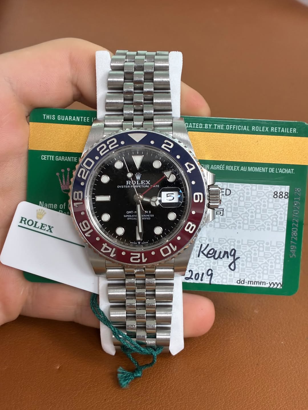 May be an image of wrist watch and text that says 'THIS GUARANTEE DATED BY THE OFFICIAL ROLEX RETAILER. CETTE GARANTIE 20 22 22 ROLEX FUSETUAE RD1 EX OYSTERF YS TUAL ATE 5 2 4 UR…