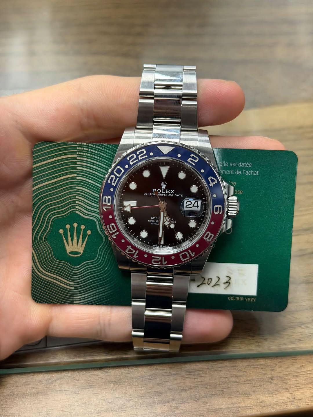 May be an image of wrist watch and text that says 'SE • elle elleestdatée datée mentde| de achat ment ST ERPET ETUAL POLEX LF OLEX 24 GVT-F NLEAN '