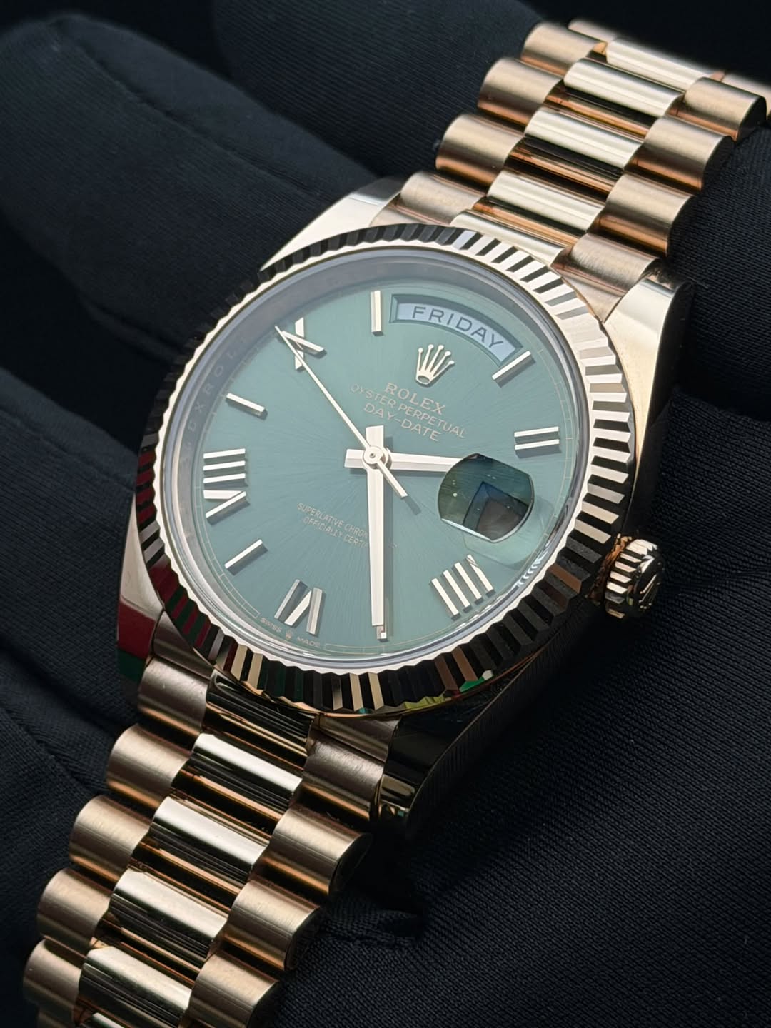 May be an image of wrist watch and text that says 'FRIDAY FRIDAY OYS DAY MERPCRPE ERPERPETU STERPERPETUAL -0 DATE UAL ROLEX ROL W || ااI۱ ORESCATIE / as CERT SOIUS SuS II る…