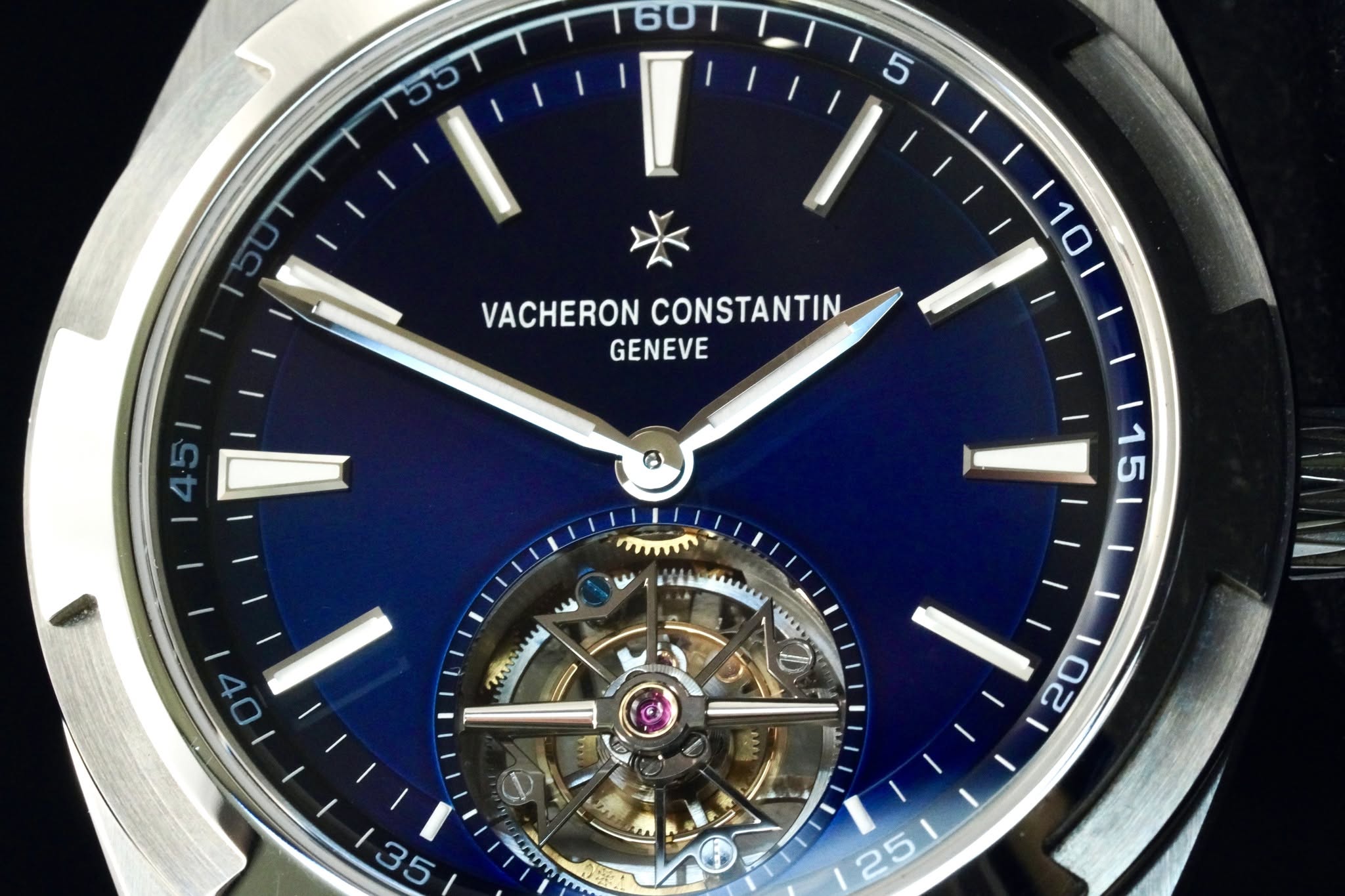 May be an image of wrist watch and text that says '160T T55 55 50 VACHERON VACHERONCONSTANTIN- CONSTANTIN GENEVE 5 15 muy m 20 20 D AAA RART AN 35 G 25'