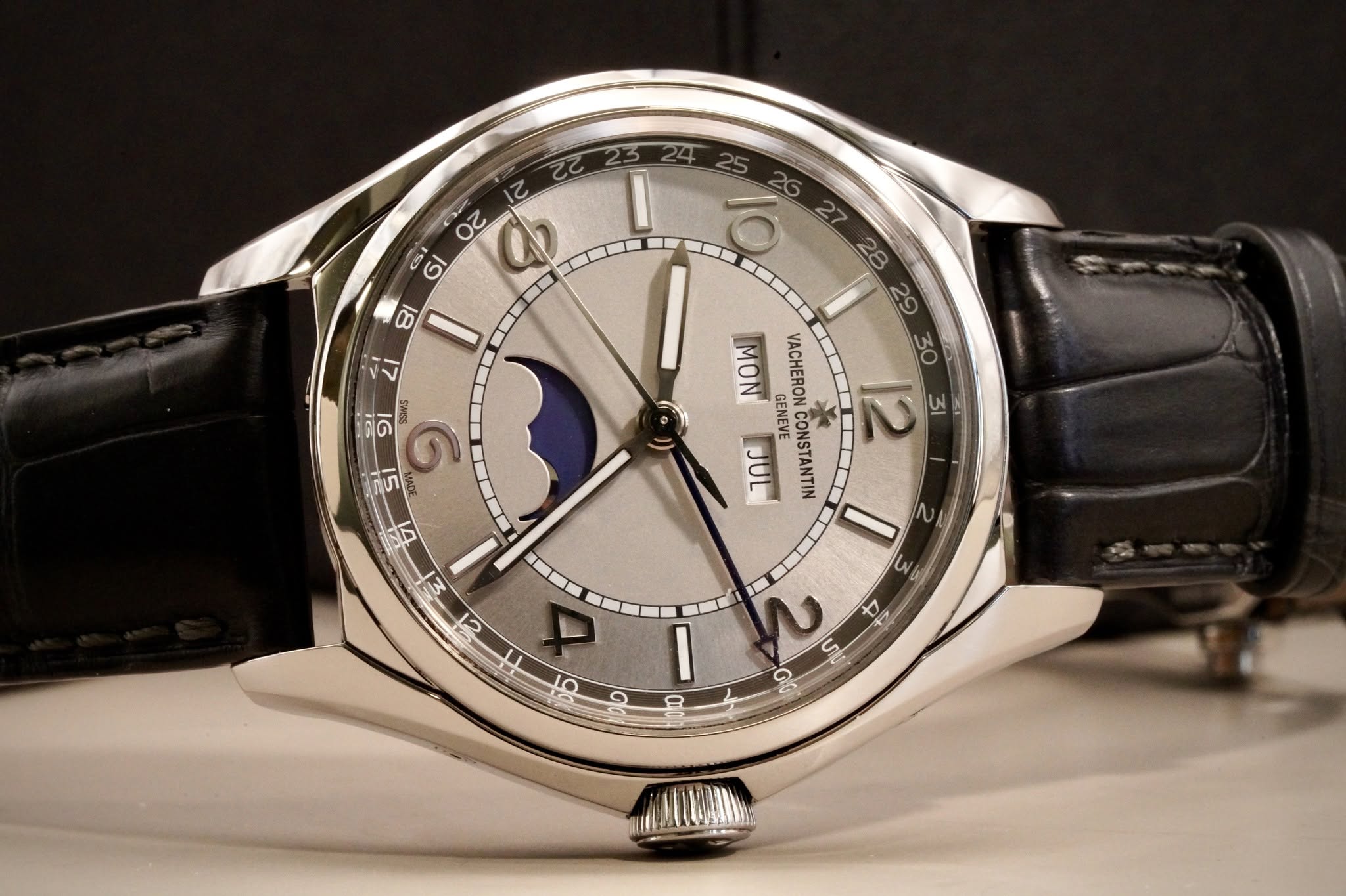 May be an image of wrist watch and text that says '00 9b S 6I สิดิ ا SSMS G תוה MON VACHERON JUL GENEVE CONSTANTIN 4 IW el N AI LU DI Ω 8'