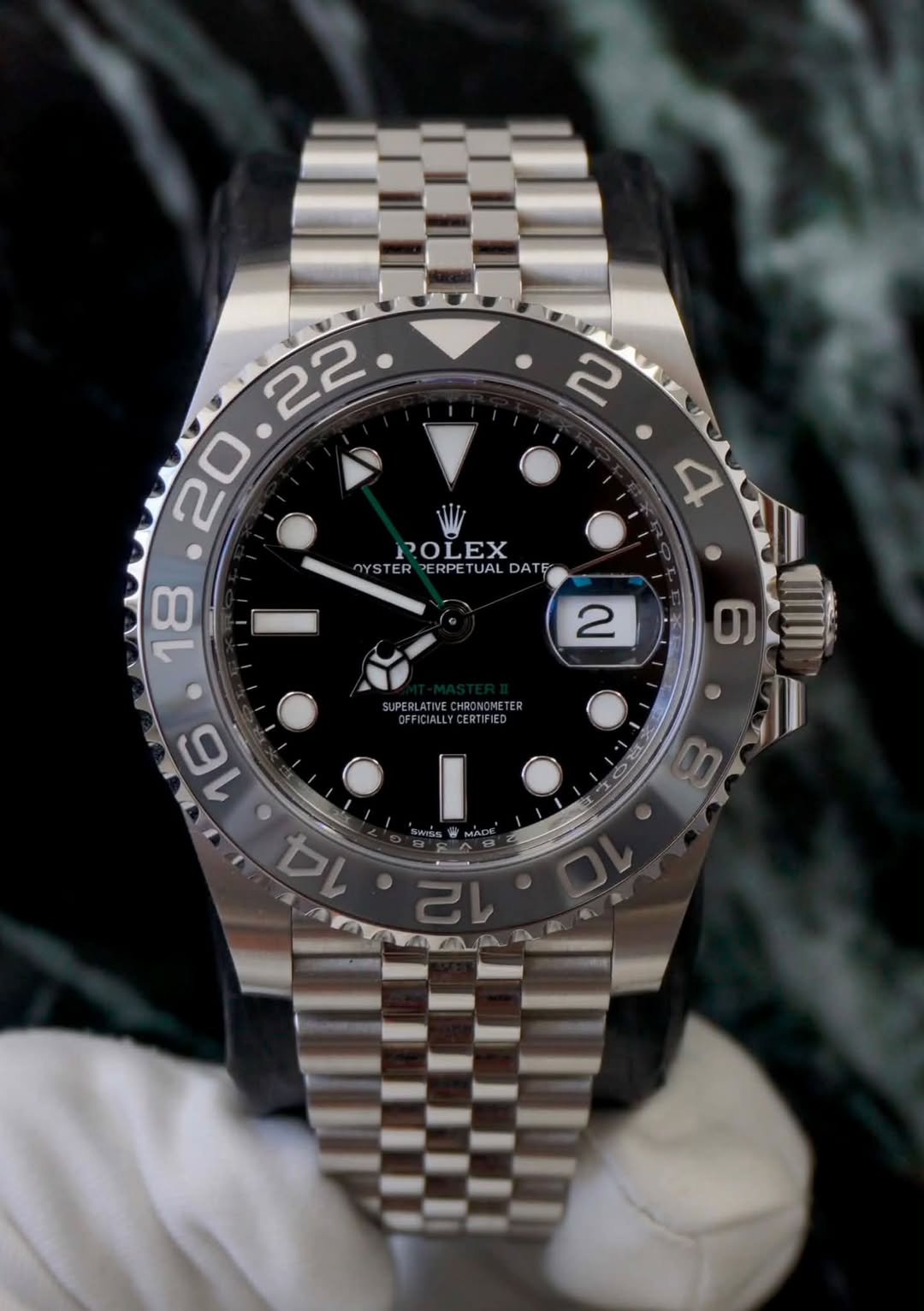 May be an image of wrist watch and text that says '2 22 20 POLEX OYS OYSTER ERPE PERPETUA TUAL DAT 4 18 2 တ SUPERLATINECHRONOMETER SUPERLATINECHAONOMETER SUPERLATIVEC CHRONOMETER…