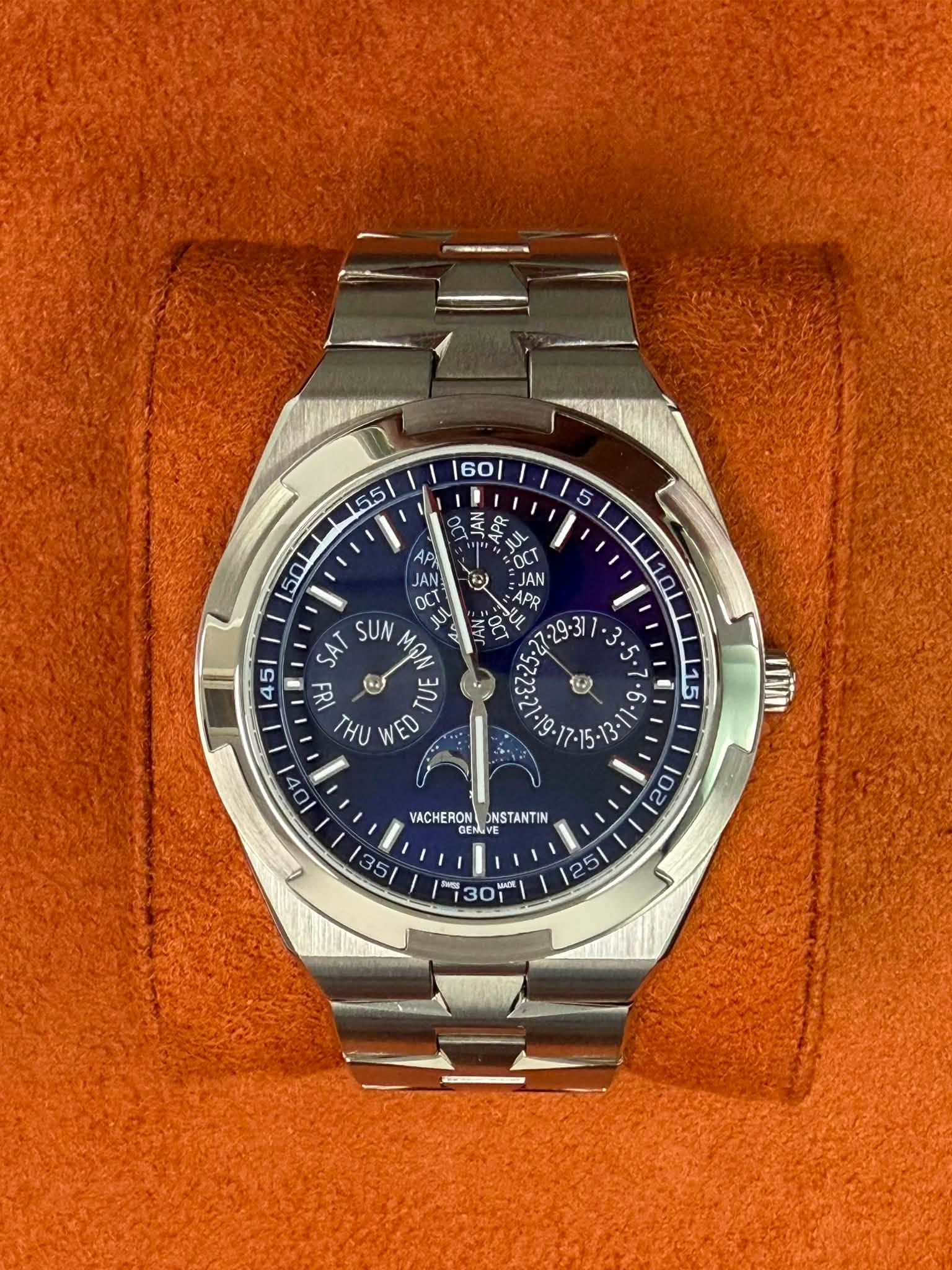 May be an image of wrist watch and text that says '60 55/ 5 50 Ap AN OCT DC JAN APP 45 SAT SUN F8 TUE Ηυ WED 144 ש b. 15 VACHERON RON ONSTANTIN GENvi 130円 T'