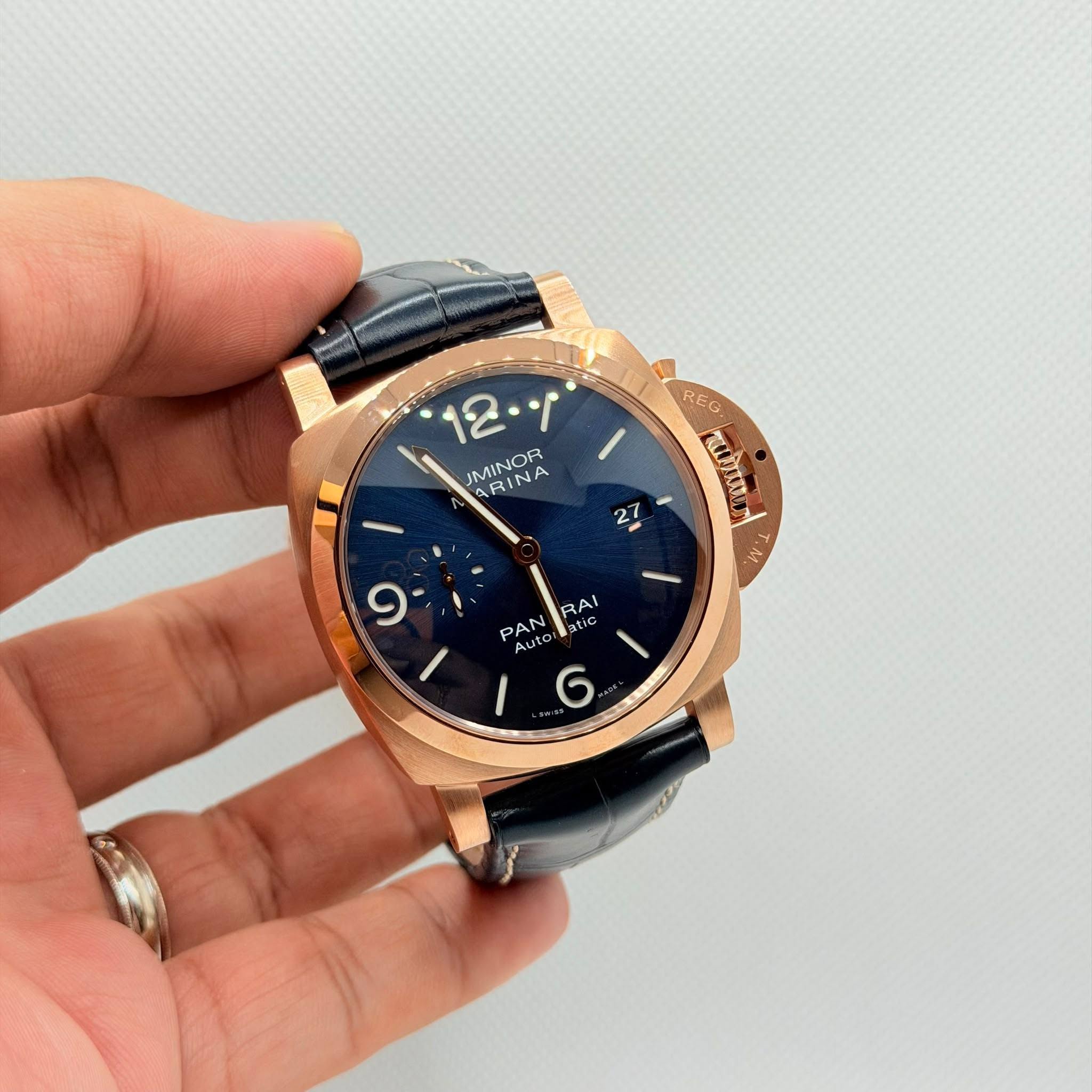 May be an image of wrist watch and text that says '12.1 T 12 MINOR RINA RE9 HR F 27 و RAI PAN Autor atic ic 6'