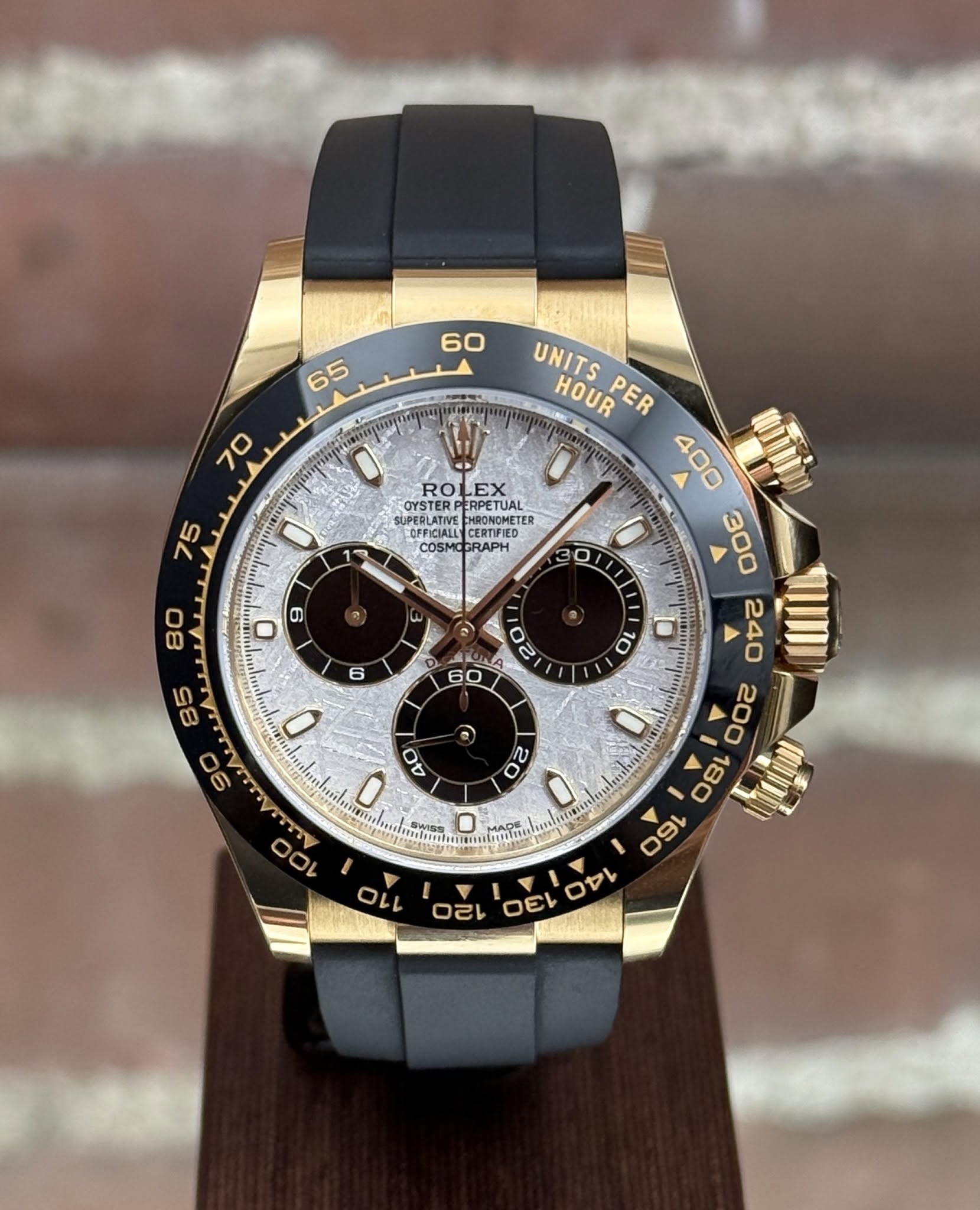 May be an image of wrist watch and text that says ' RO ROLEX OYSTER ERPETUAL POCTUAL SUPERLATIVE নারি #EIGIALICERTIFIED EHRONOMETER MRONOMETER COSMO GRAPH 3 0 曲 τ O D A 60 10 a 0 9…