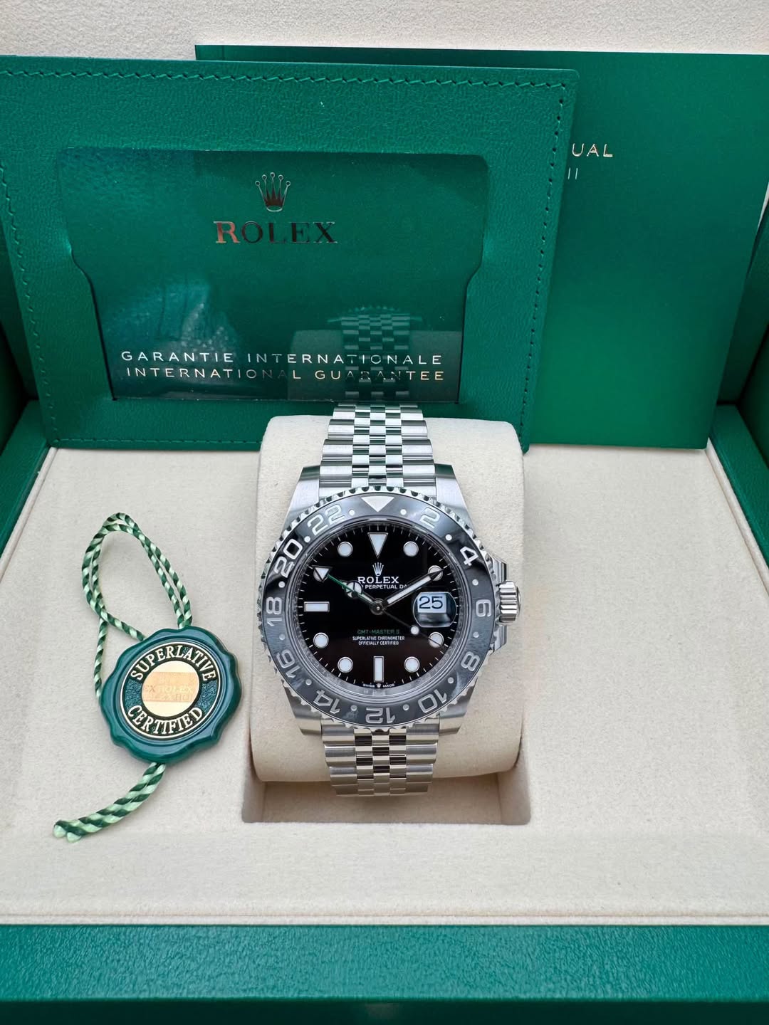 May be an image of wrist watch and text that says 'UAL GARANTIEINTERNATTONALE GARANTIE IN INTERNATTONALE TTONALE INTERNATIO LGUA: LGUABANTEE !TEE ROLEX LEX LE 4 25 6 ONGOE t C SUPE…