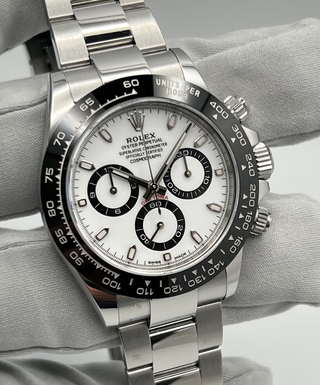 May be an image of wrist watch and text that says '60 70 65 "p" 0 OYSTERPE ROLEX PERPETUA 中AAME OETUAL u SUPERLATIVE COSMOC COSMOCRAPH ERTIFIED RAPH OYSTER BONOMETER OFFICIALLY…