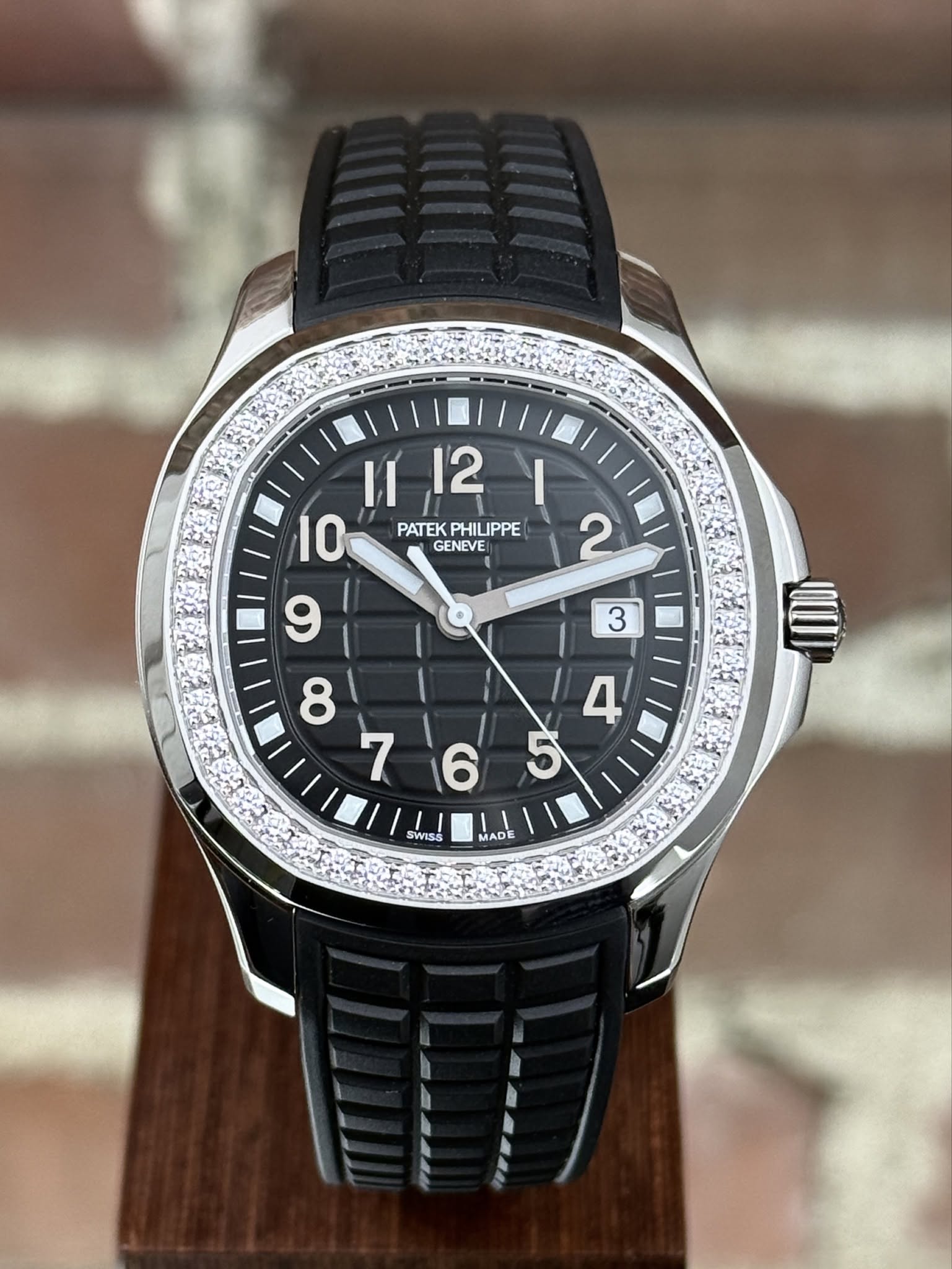 May be an image of digital watch and text that says 'II PATEKPHILIPPE PATEK PHILIPPE PPE GENEVE SWISS MADE MADE'
