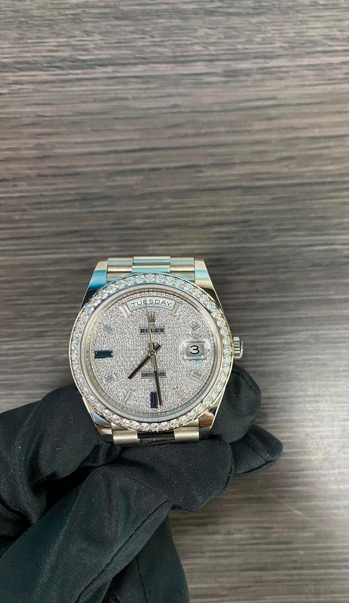 May be an image of wrist watch and text that says 'TUESDAY TUESDAY JES 4 ዓ 3 ር'