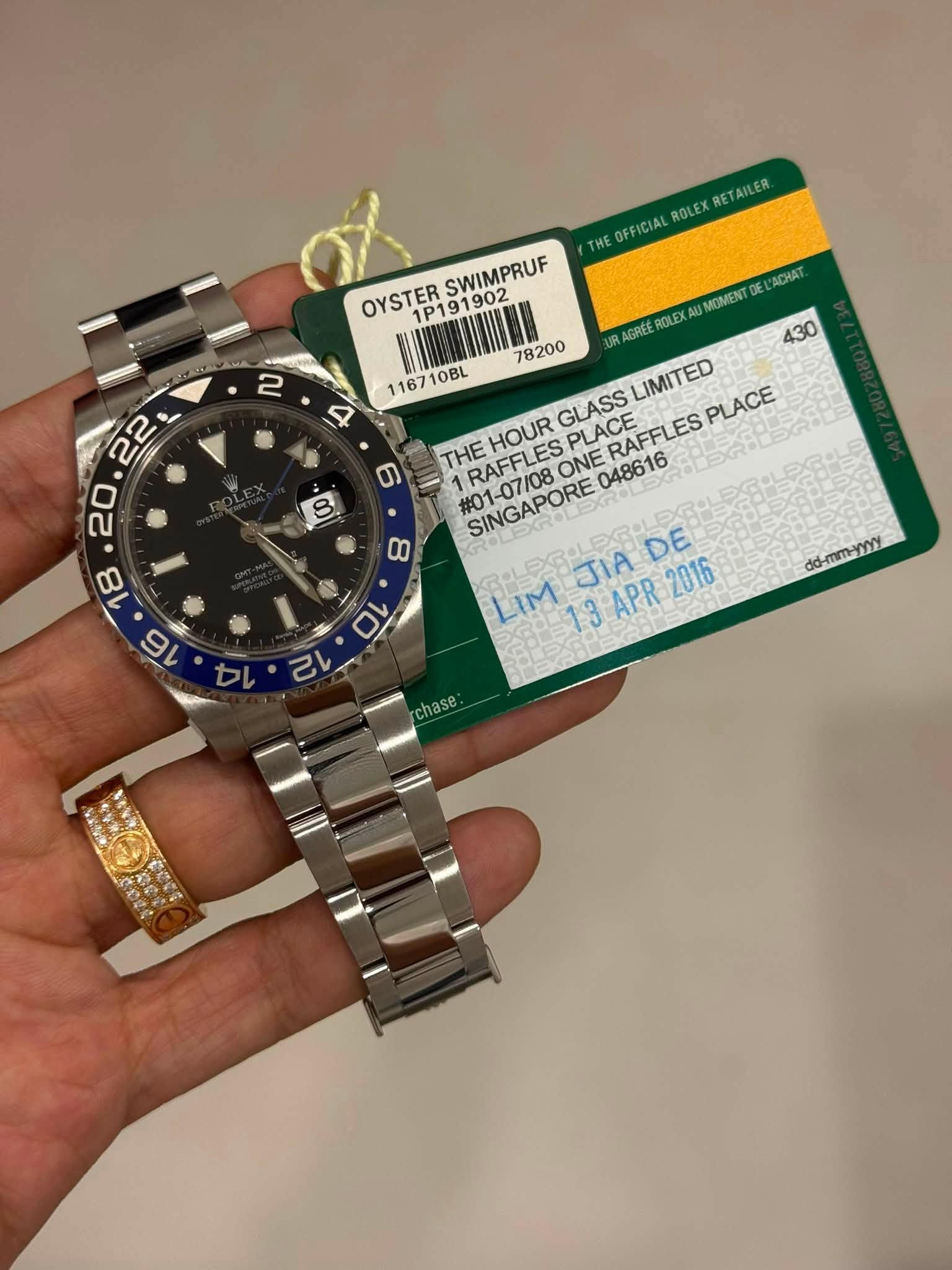 May be an image of wrist watch and text that says 'OFFICIAL ROLEX RETAILER ROLEXRETAILER OYSTER 1P191902 191902 SWIMPRUF 78200 2 R 430 ග AGREE ROLEX AU MOMENT DE CHAT 116710BL…