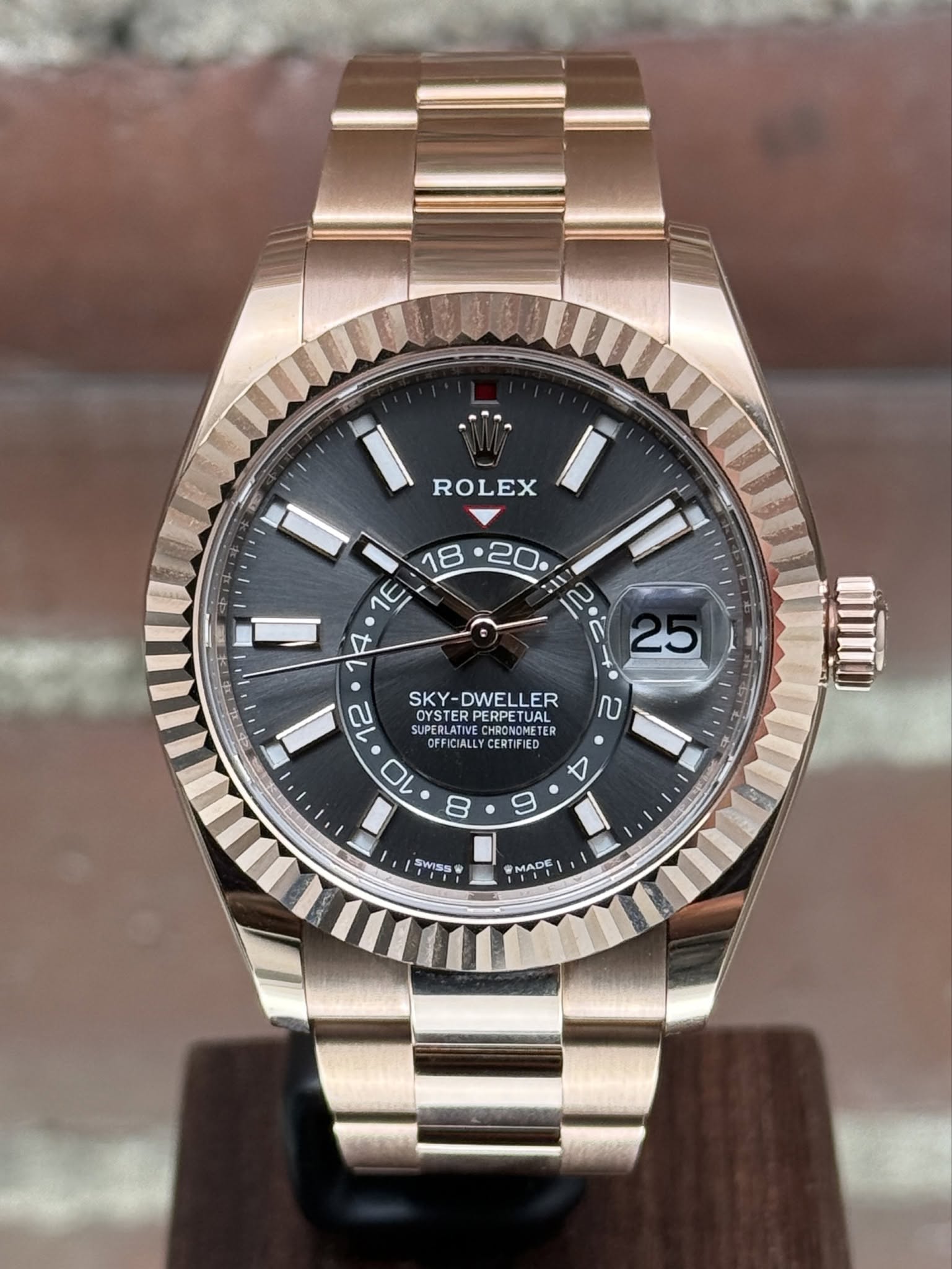 May be an image of wrist watch and text that says 'ROLEX 1E 4 文 25 2 ល 12 SKY-DWELLER SKY- OYSTE OYSTER OYSTERPERPETUAL PERPETUAL SUPERLAT OESICIALLY SUPERLAT UPE OFFICIALLY…