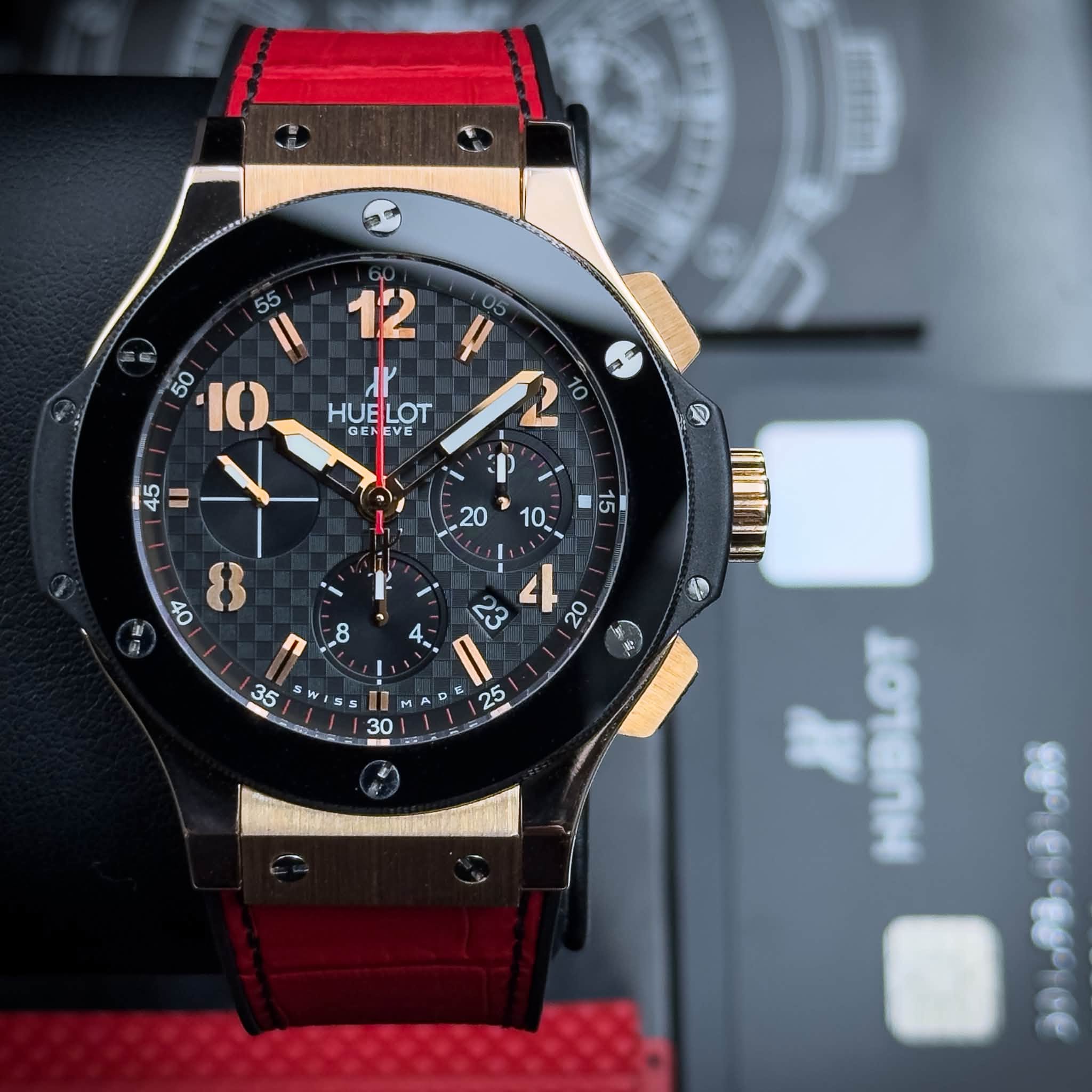 May be an image of digital watch and text that says '55 50 12 لما dK HUELOT LOT GEN GENEVE EVE 10 45 15 U 20 10 जੇ '