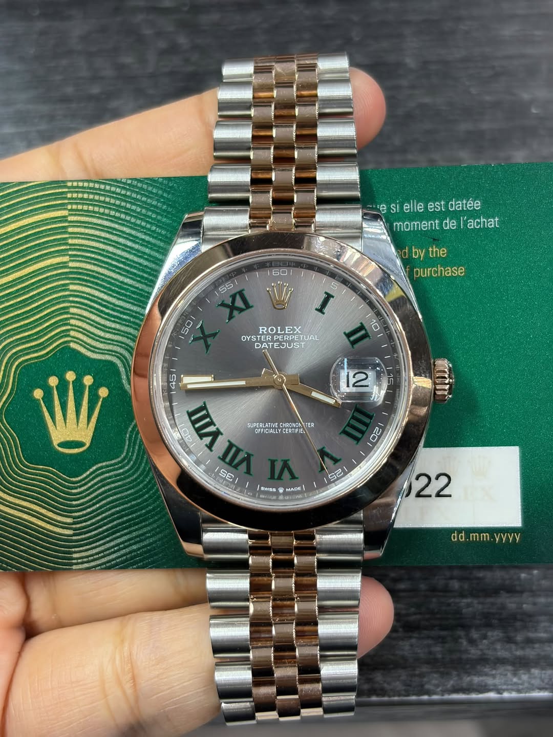 May be an image of wrist watch and text that says 'sielleestdatée e si elle est datée moment de l'achat 6C 55 by the purchase 50 ROLEX DERC EX OYSTER PERPETI OYS RPERPETA UAL…