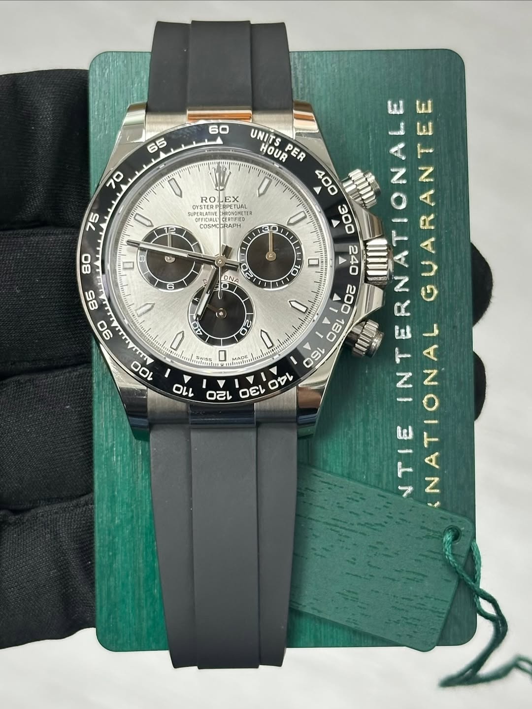 May be an image of wrist watch and text that says '60 65 70 ROLEX EX SUPERLATINE 75 0' HRONSMETER COSMOCI RAPH 80 D 6 ON ON P I UNITS HOUR ER 400 NARAN 3 4 10 0ba 200 RNATIONALE…