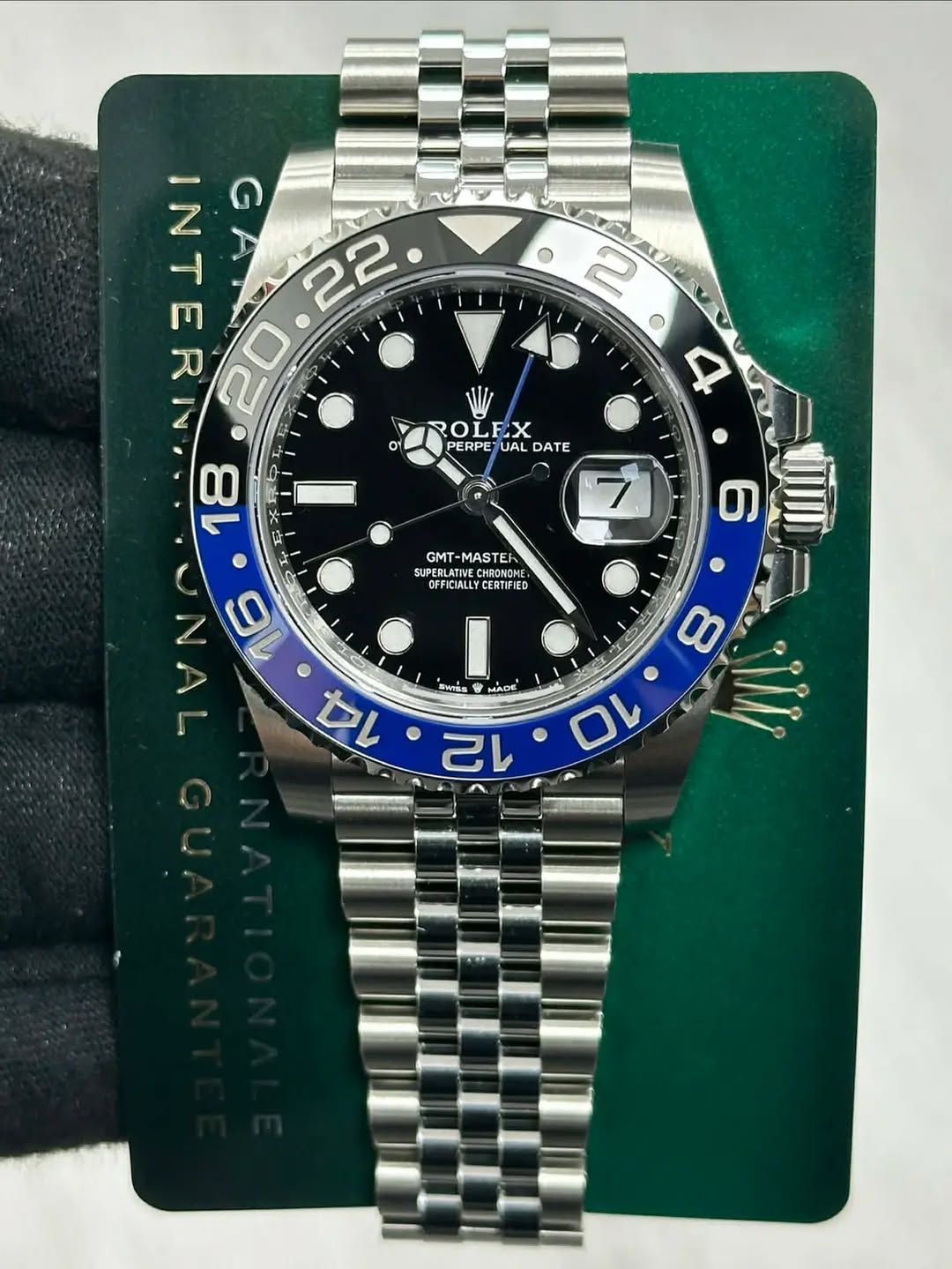 May be an image of wrist watch and text that says 'INNTTE ㅈ 2 N C O 4 이 NII ROLEX PERPE UAL UALDATE DATE 7 GMT-MASTE SUPERLATIVE CHSOMON CHRONOM OFFICIALLY FICIALLYCERTFIE…