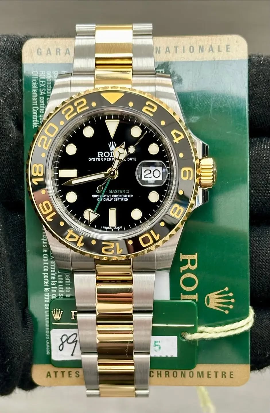 May be an image of wrist watch and text that says 'GARA NATIONALE Officiellement Urino certifie ROLEXS HDA LEXSA onction Contrólé. Bntu W ROI OYSTER PERP DATE 18 20 SUPER ATIVE…