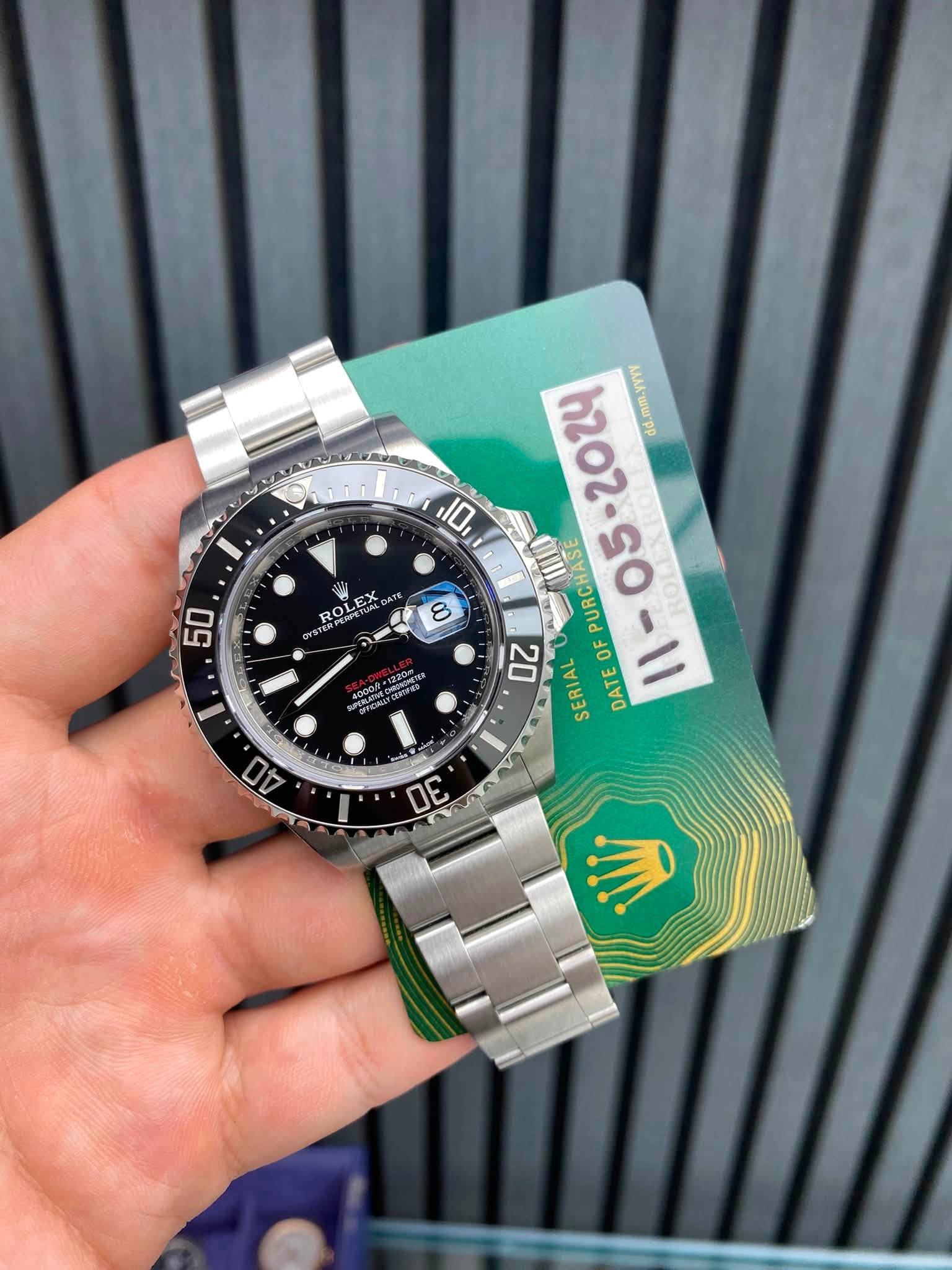 May be an image of wrist watch and text that says 'V ROLE EX ROL dd.mm.vwwv D 02 OFPURCHASE I1 PURCHASE PURCH OF SERIAL DATEO I PyжAH cooa 40 30'